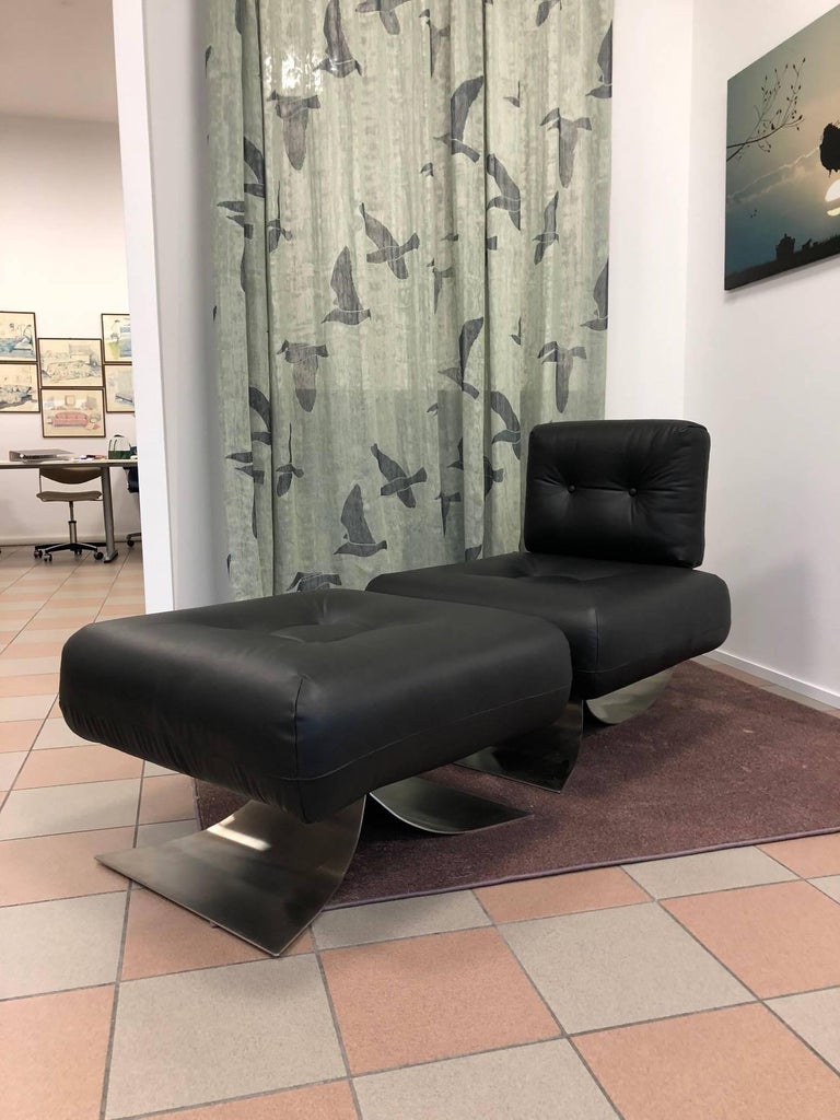 Oscar Niemeyer Alta Chair with Ottoman, 1970s For Sale at 1stDibs