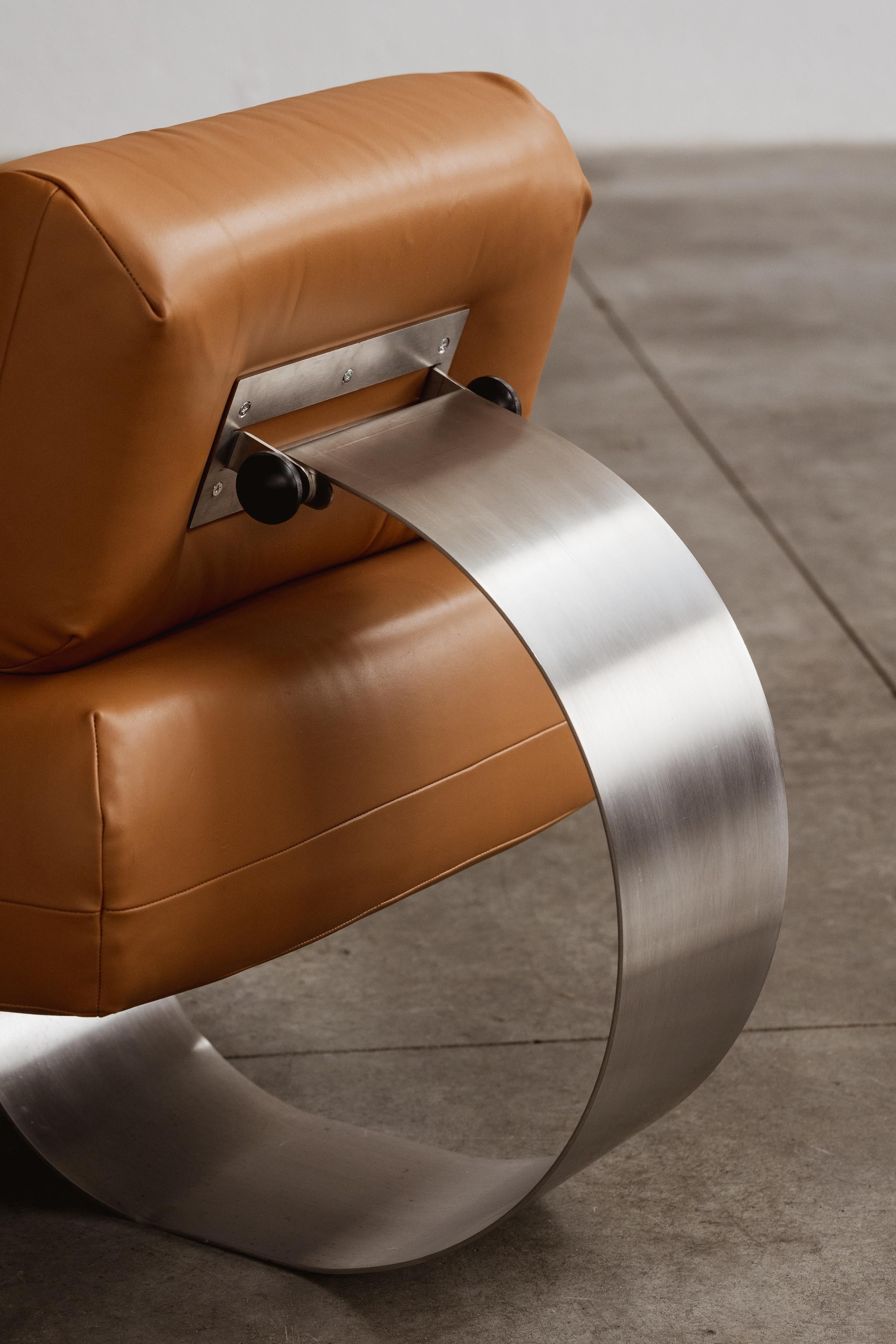 Oscar Niemeyer “Alta” Easy Chair for Mobilier International, 1971 (Postmoderne) im Angebot