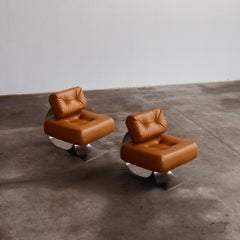 Oscar Niemeyer “Alta” Easy Chairs for Mobilier International, 1971, Set of 2