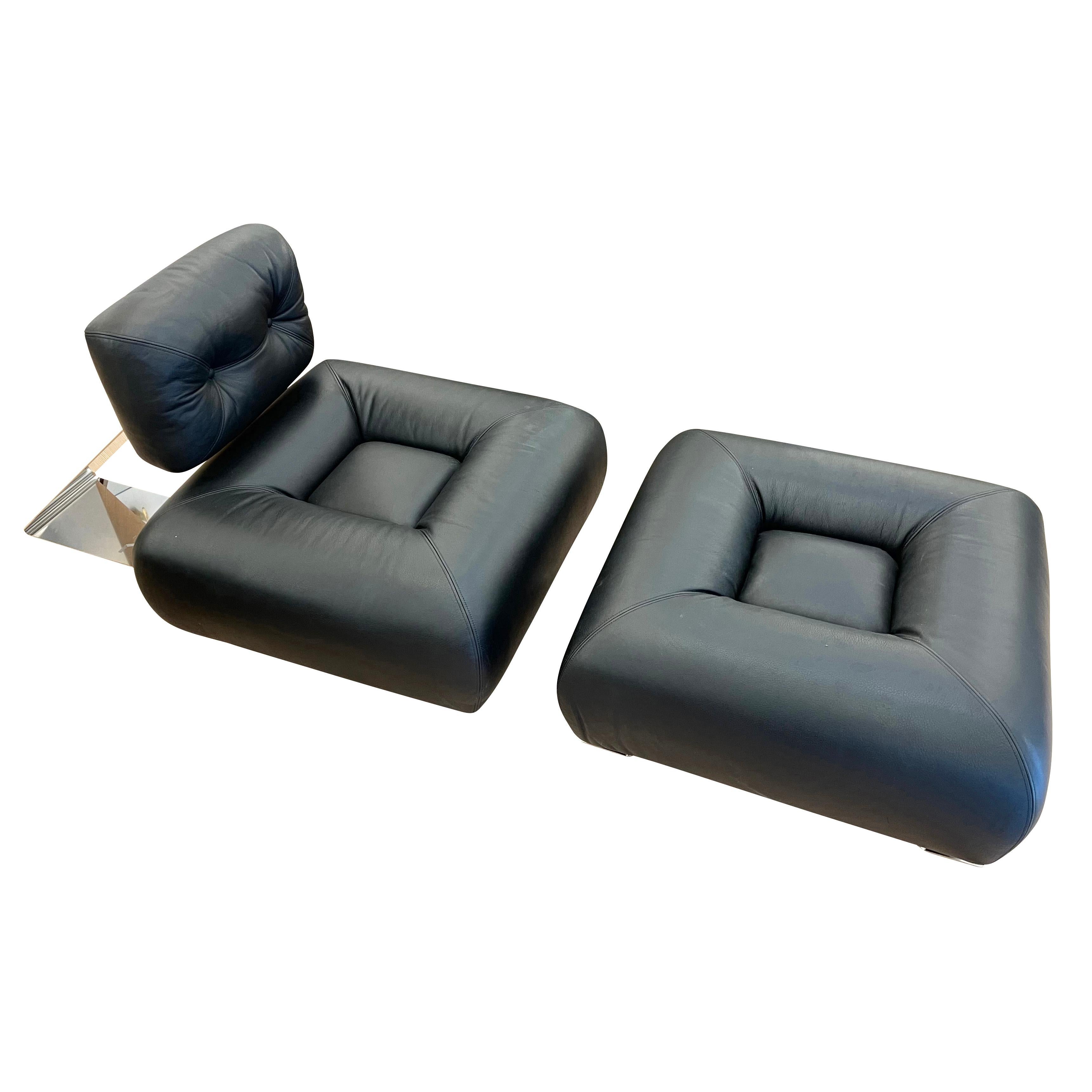 Iconic “Aran” lounge chair by Oscar Niemeyer with matching ottoman. Upholstered in black leather with polished steel bases. Engraved with “Aran” logo. Made in Italy in 1975. 

Condition: Excellent vintage condition, minor wear consistent with age