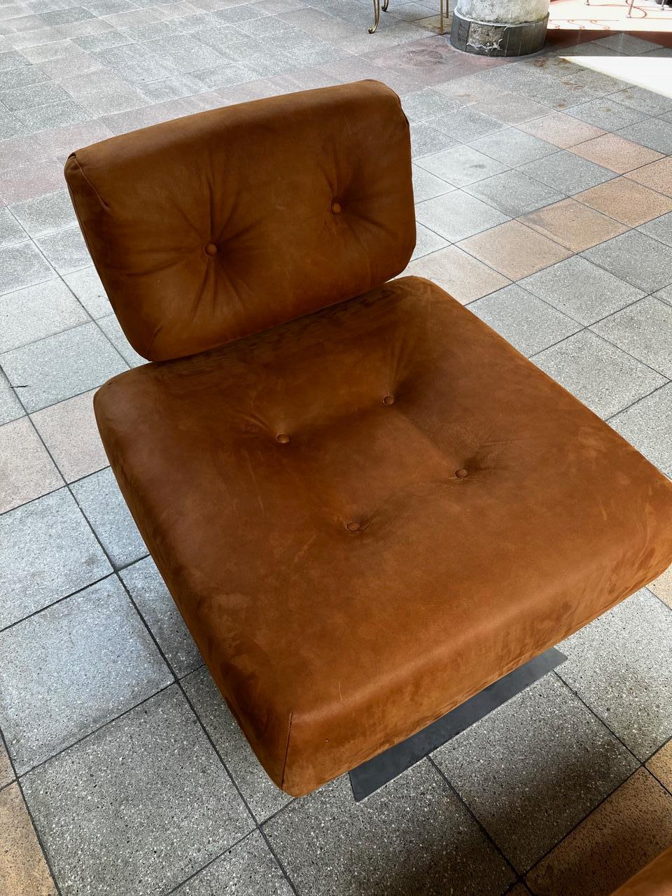 Oscar Niemeyer Sessel und Ottomane Modell „Alta“ – Modell „Alta“ – um 1974 4