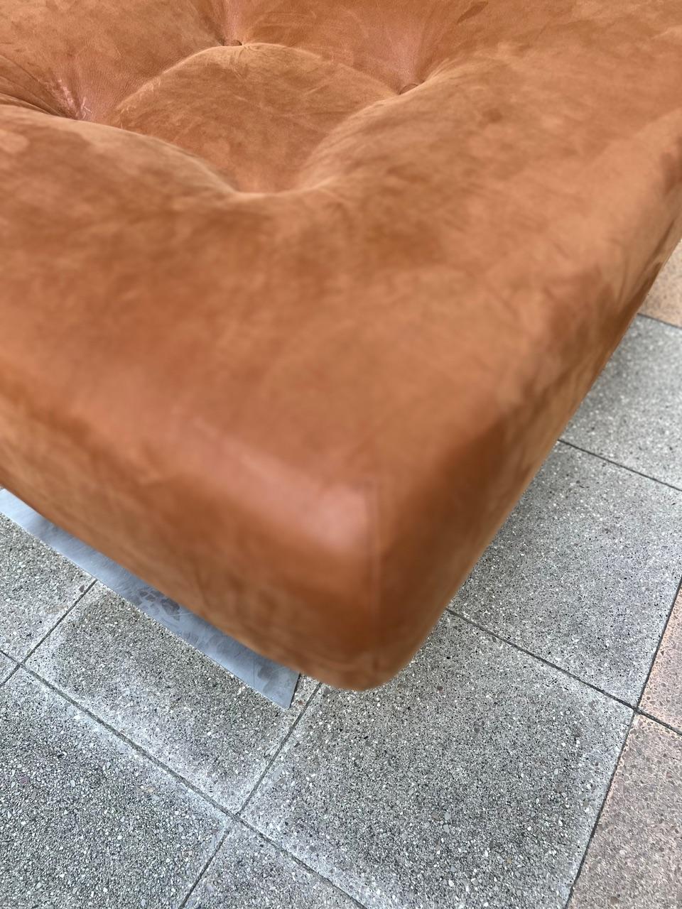 Oscar Niemeyer Sessel und Ottomane Modell „Alta“ – Modell „Alta“ – um 1974 12