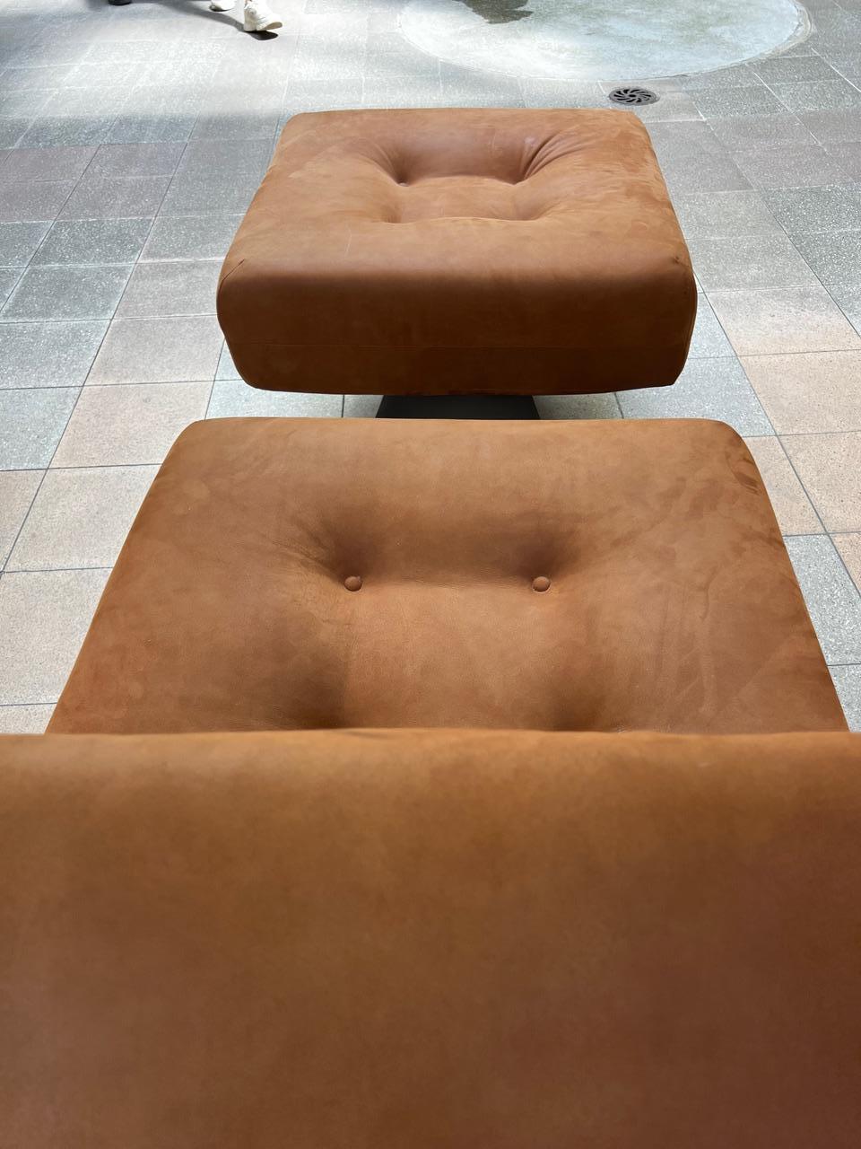 Oscar Niemeyer Sessel und Ottomane Modell „Alta“ – Modell ��„Alta“ – um 1974 2