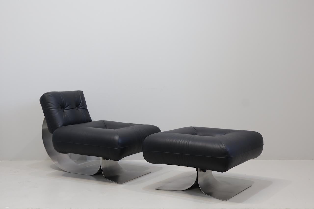 Mid-Century Modern Oscar Niemeyer Armchair and Ottoman Model 