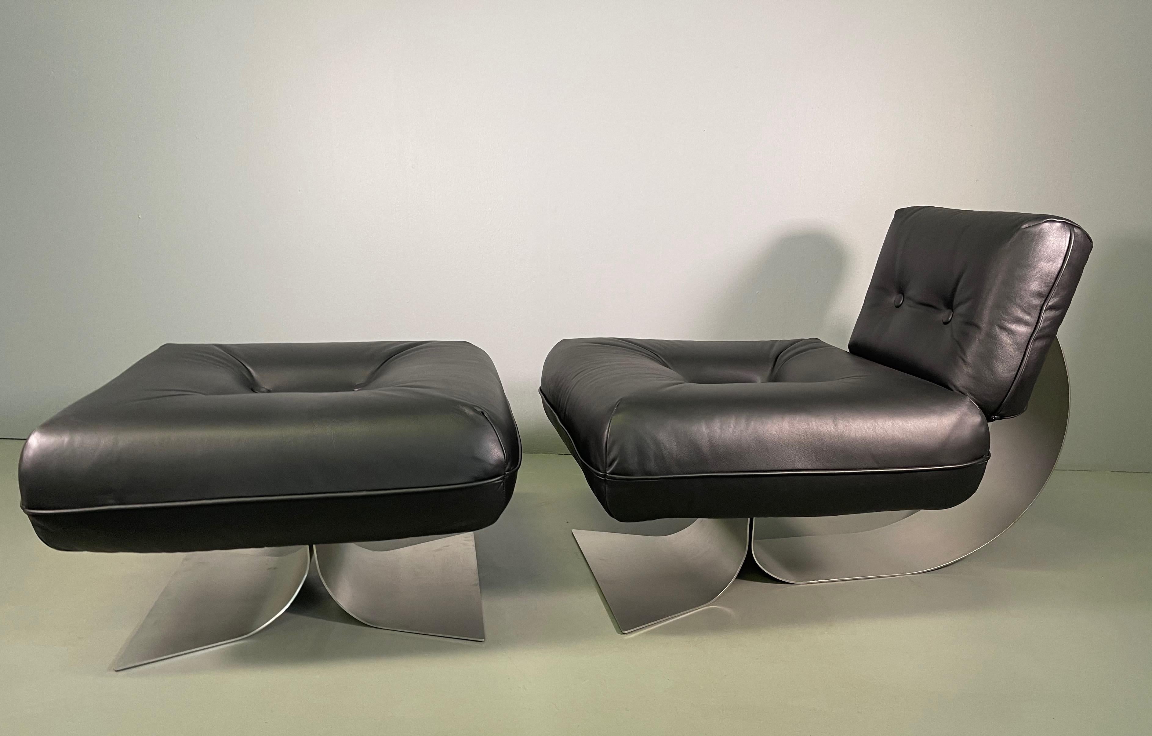 Mid-Century Modern Oscar Niemeyer Armchair and Ottoman Model 