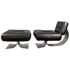 Oscar Niemeyer Armchair and Ottoman Model "Alta", circa 1975 Leather Black