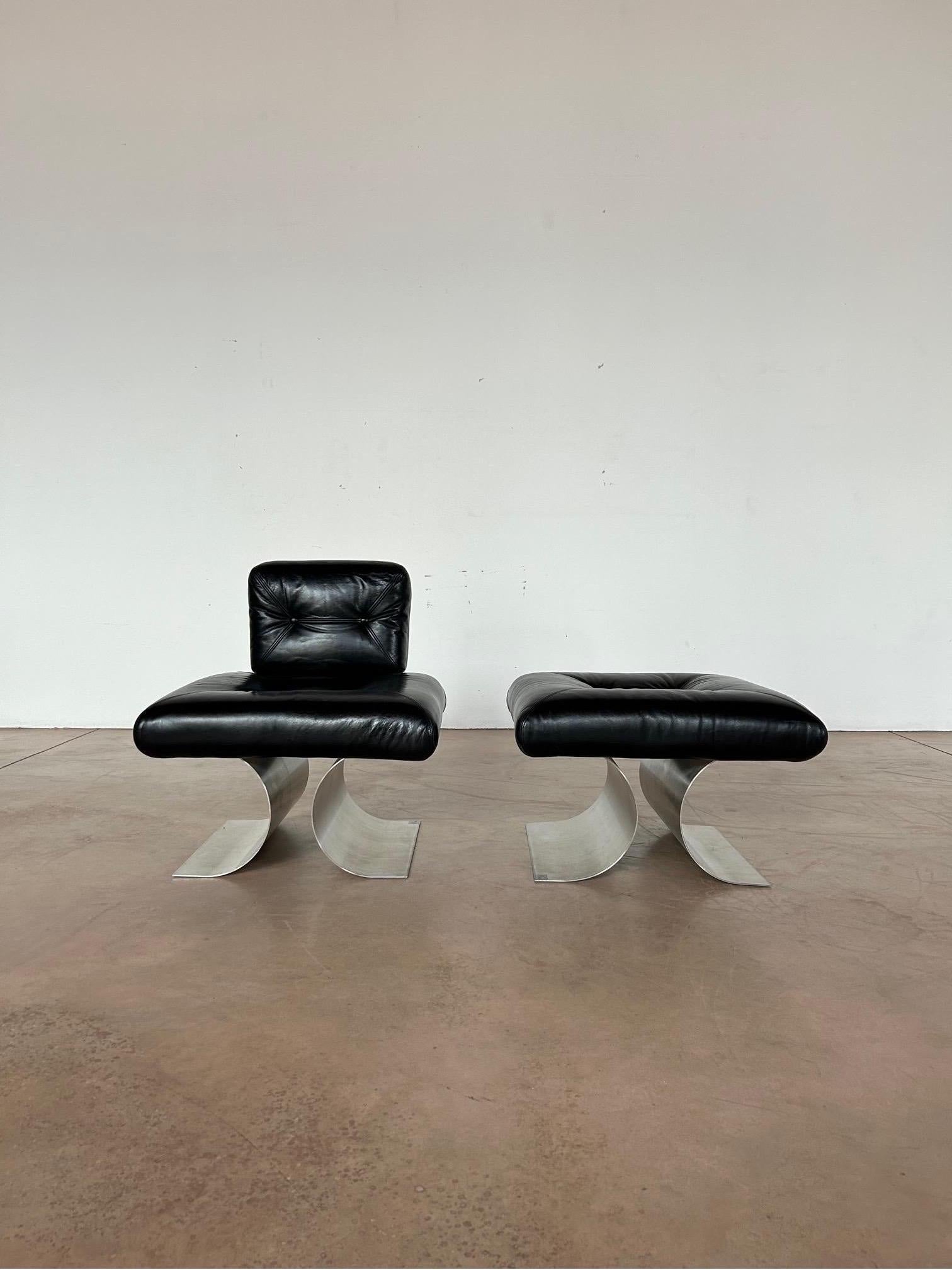 Unpublished armchair & ottoman in stainless steel and leather bears the label Aran Line, an Italian firm from Florence which in the 1970s produced a steel armchair designed by Niemeyer. It is supposed to be a one-of-a-kind designed by the brazilian