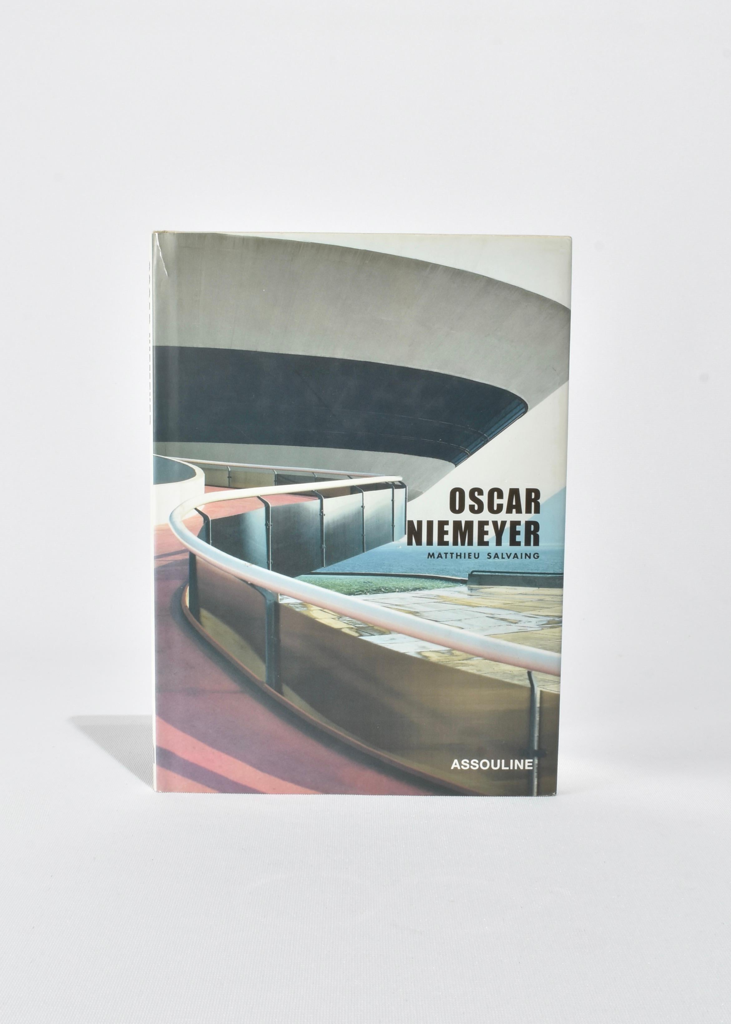 Hardback coffee table book featuring the work of architect Oscar Niemeyer. By Matthieu Salvaing, published in 2002. First edition, 79 pages.

