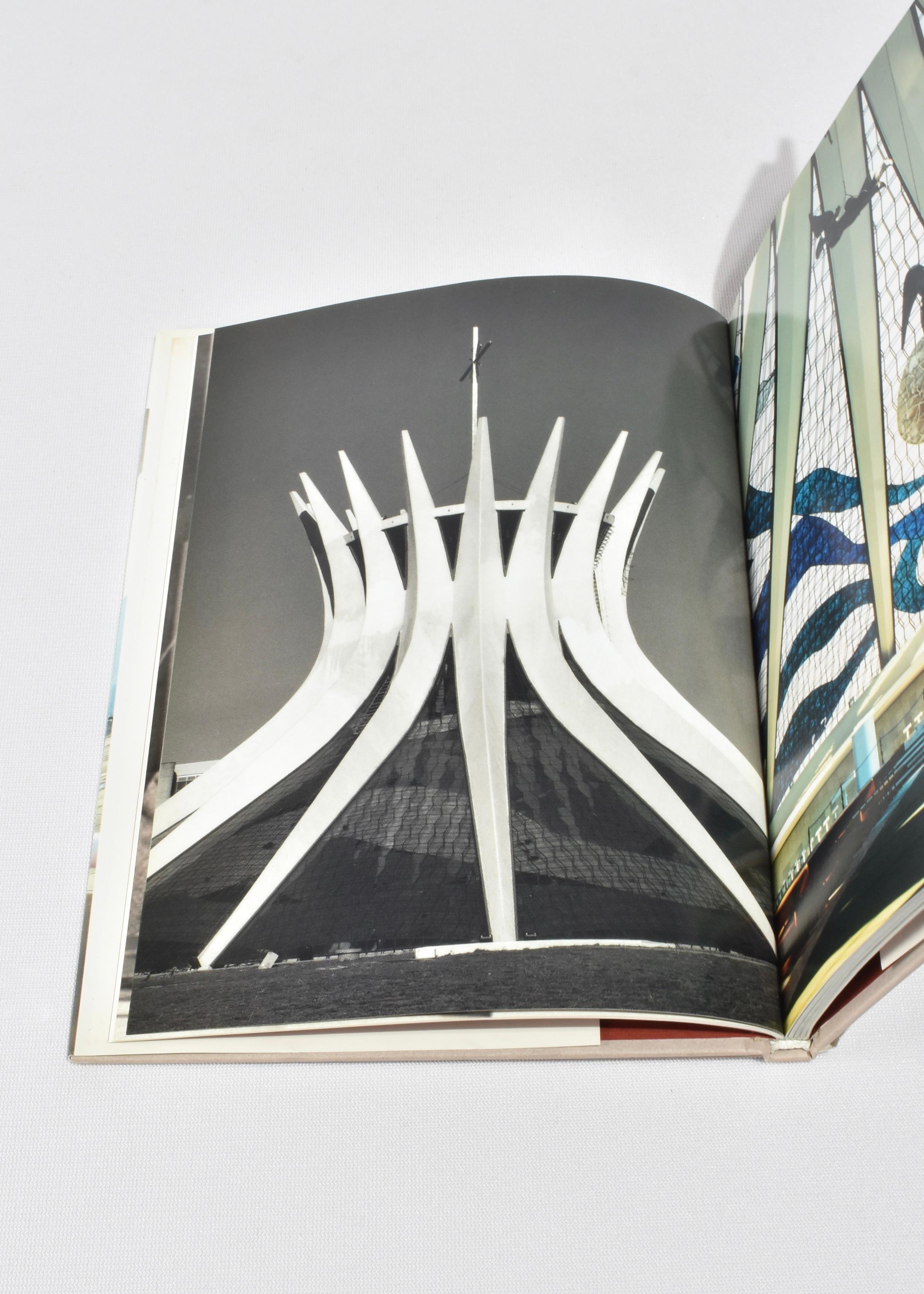 Oscar Niemeyer Book 2002 In Good Condition In Richmond, VA