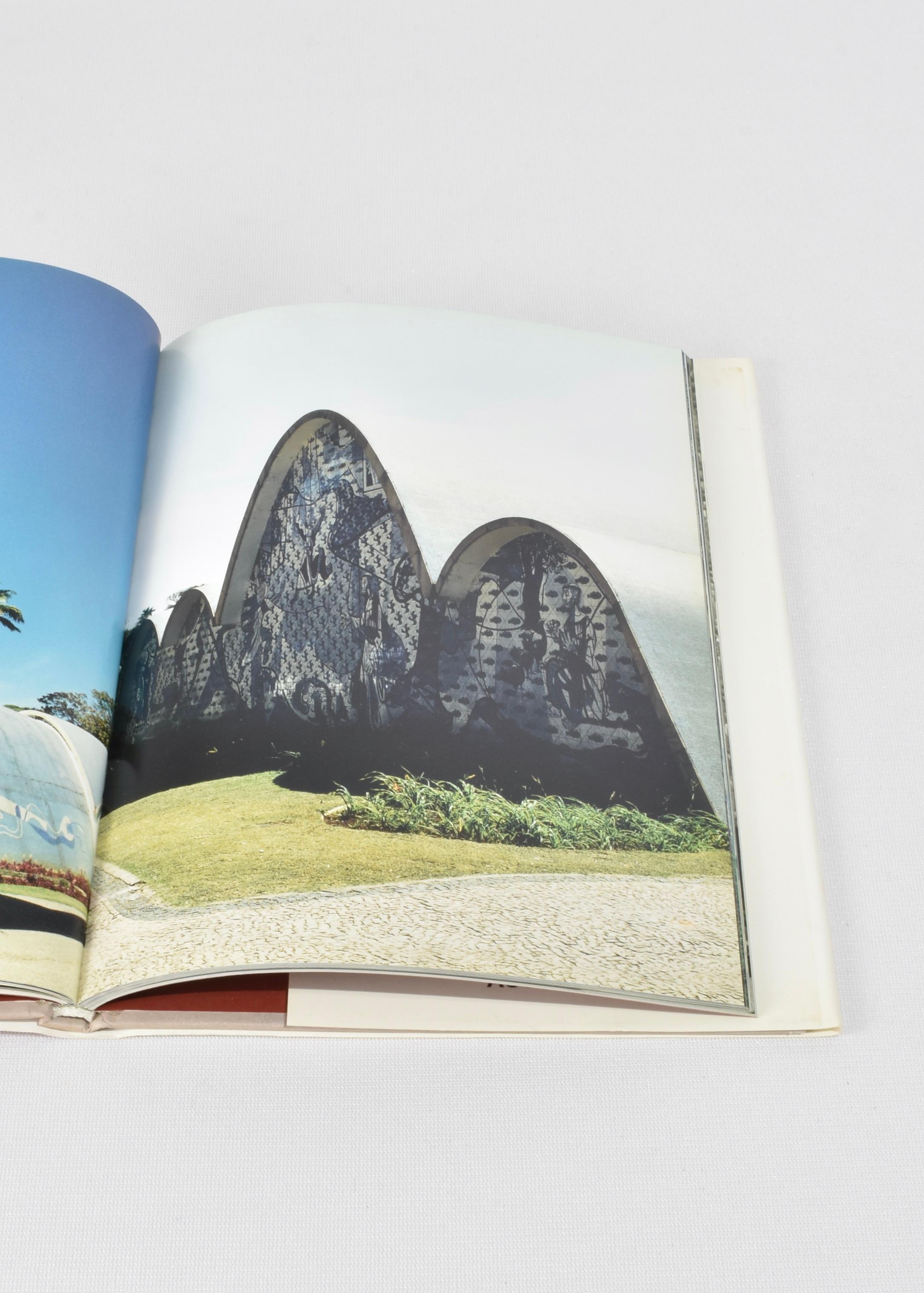 Oscar Niemeyer Book 2002 1