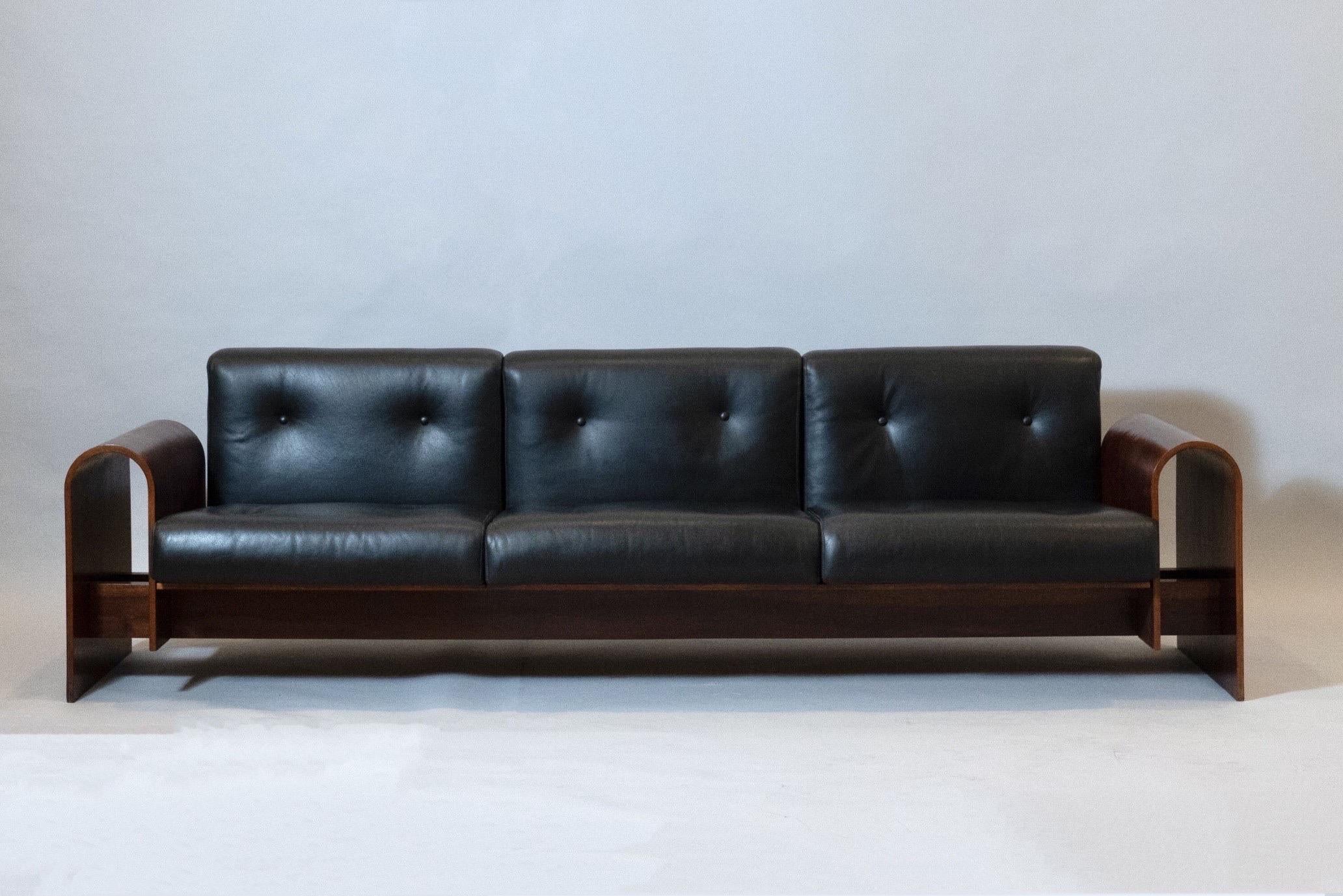 Late 20th Century Oscar Niemeyer Exceptional Sofa in Rosewood and Leather, Hotel SESC, Brazil 1990 For Sale