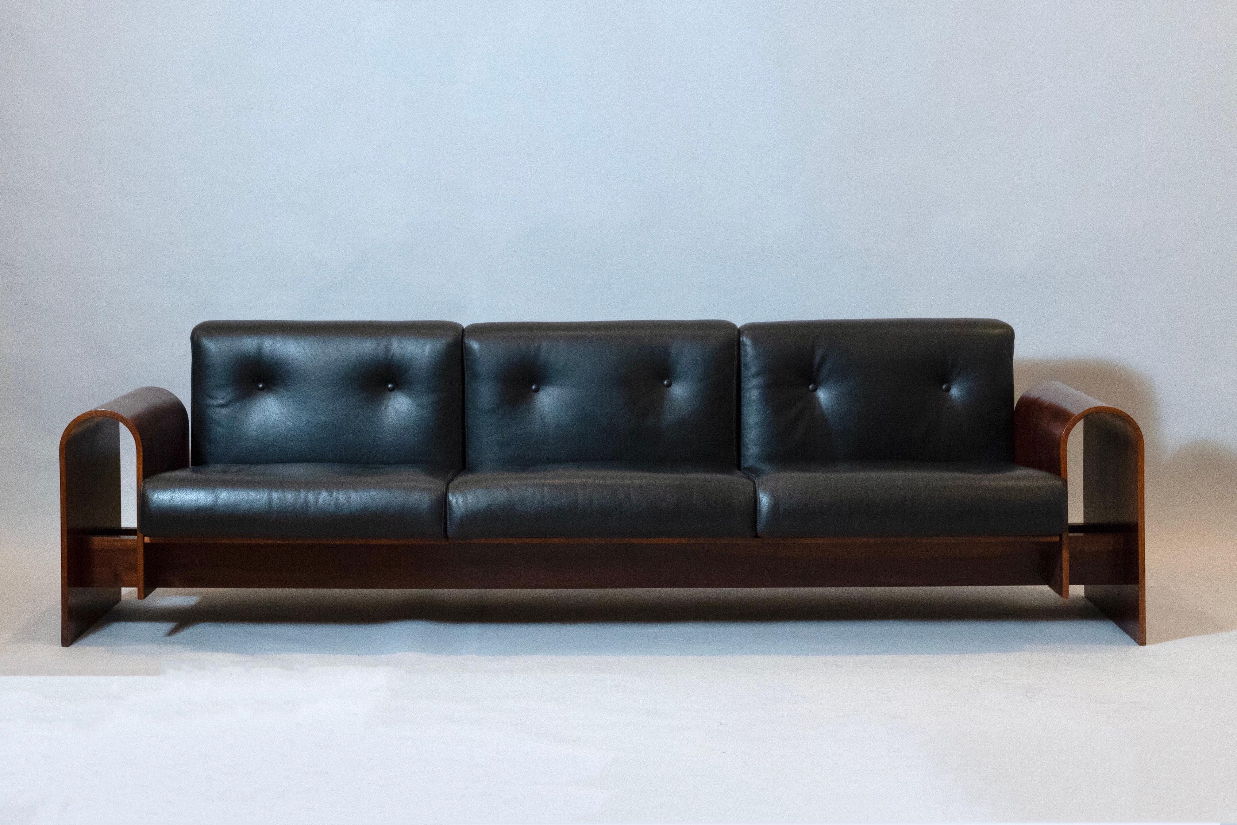 Late 20th Century Oscar Niemeyer Exceptional Sofa in Rosewood and Leather, Hotel SESC, Brazil 1990