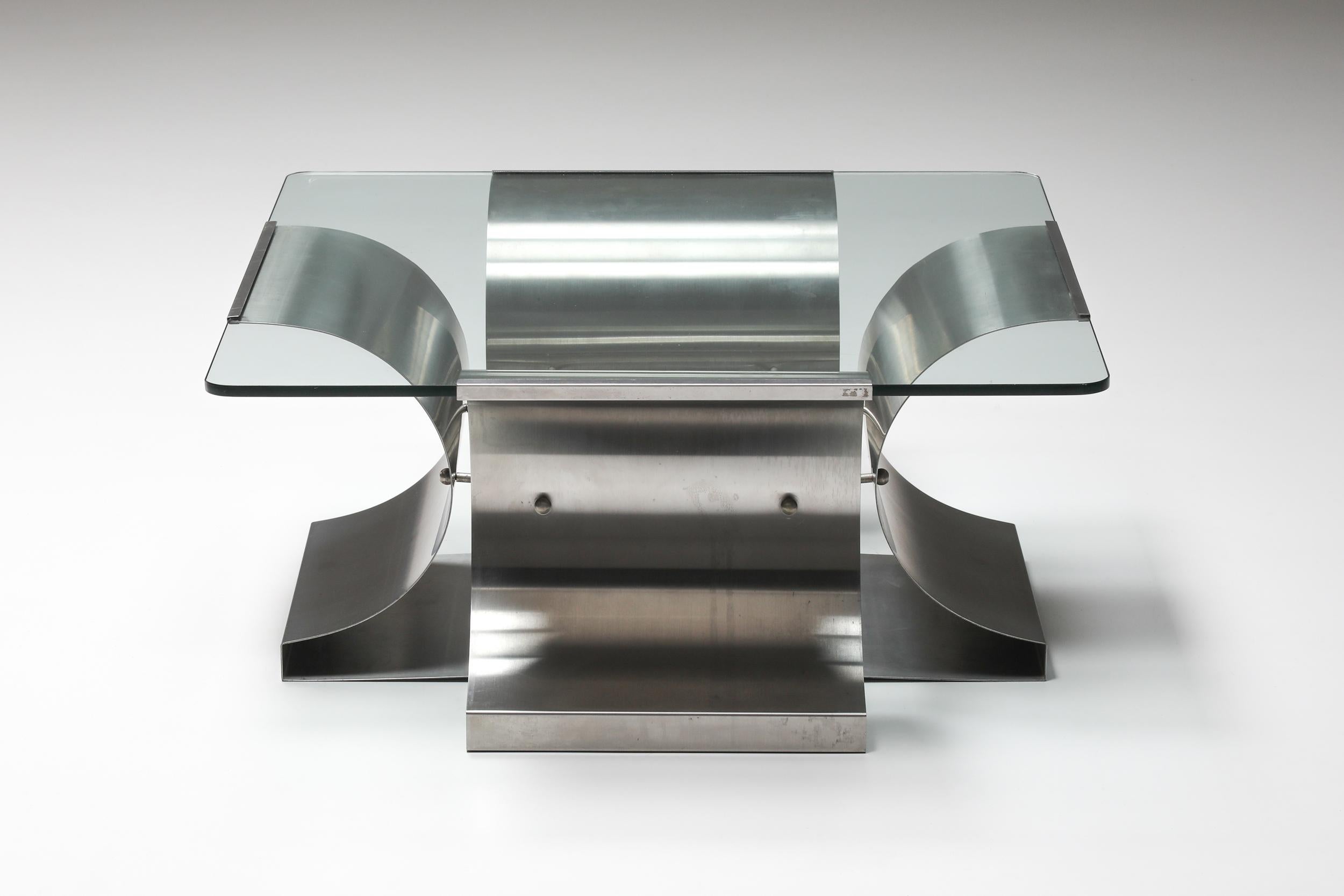 Mid-Century Modern brushed steel coffee table in the style of Oscar Niemayer; 1970s; Brazilian design; Tendo Brasileira;

Oscar Niemeyer-inspired square glass & metal coffee table. This coffee table has a very architectural feeling to it because