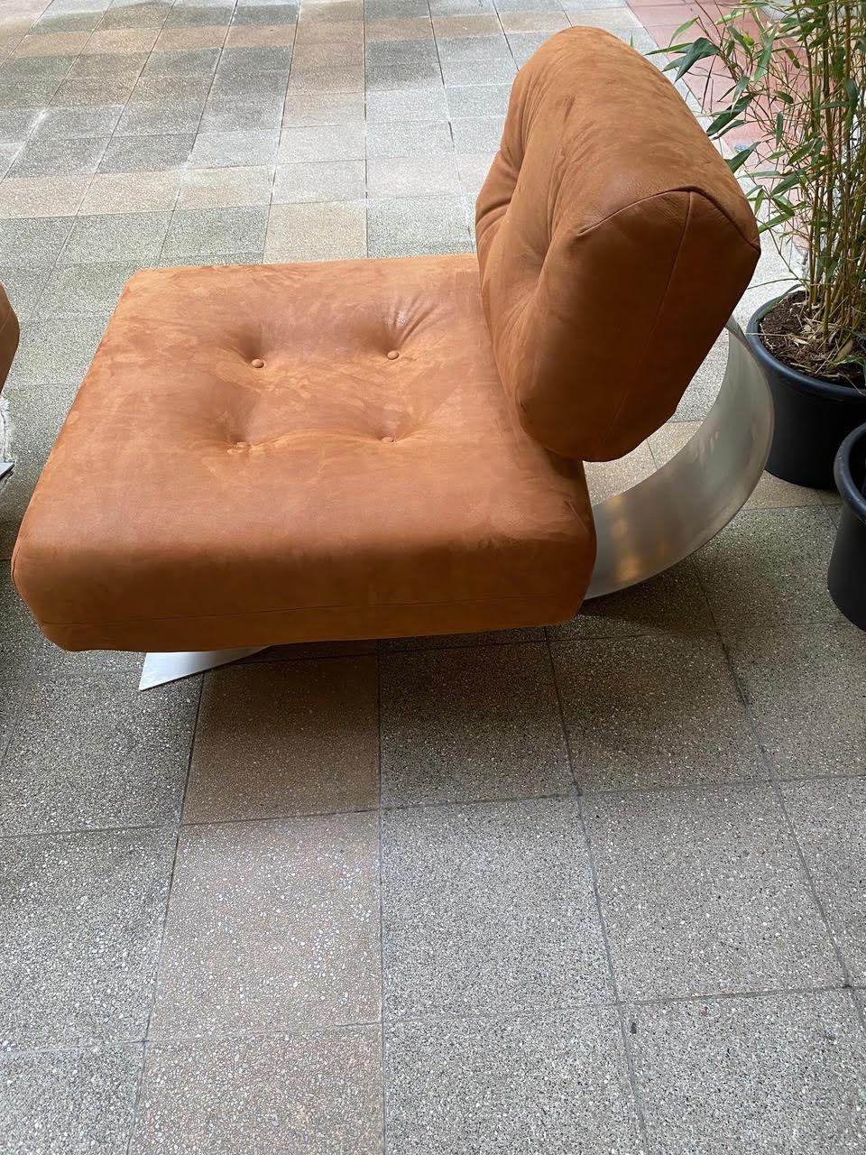 Oscar Niemeyer (1907-2012)

Single armchair model “Alta”
Manufactured by Mobilier international
France, 1974
Steel, wool upholstery

Measurements
104,1 x 68,6x 56,5h cm
41 x 27 x 22,25h in

Literature
Gilles de Bure, Inte´rieurs: Le Mobilier