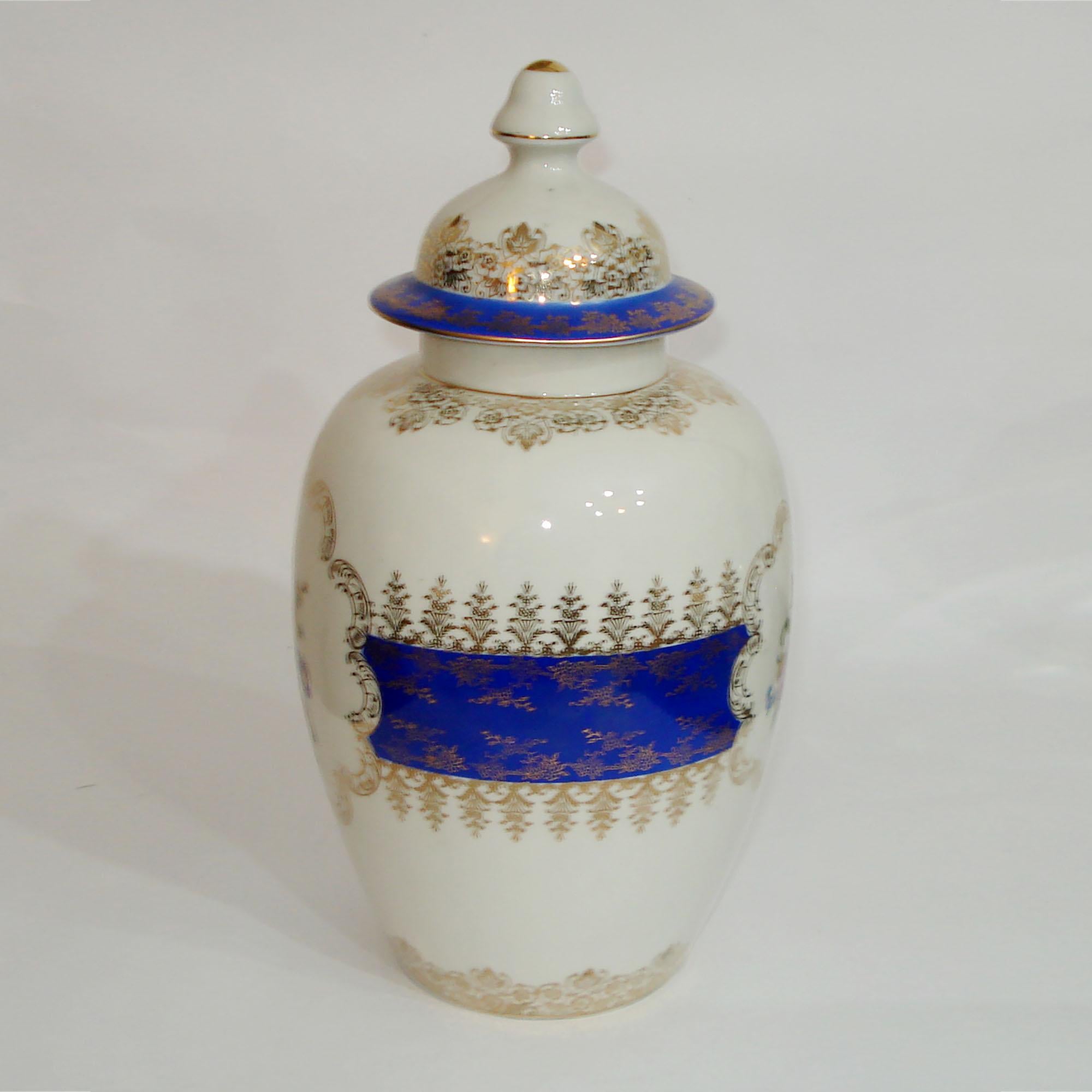Vintage German Porcelain Lidded Urn by Oscar Schlegelmilch In Excellent Condition For Sale In Bochum, NRW