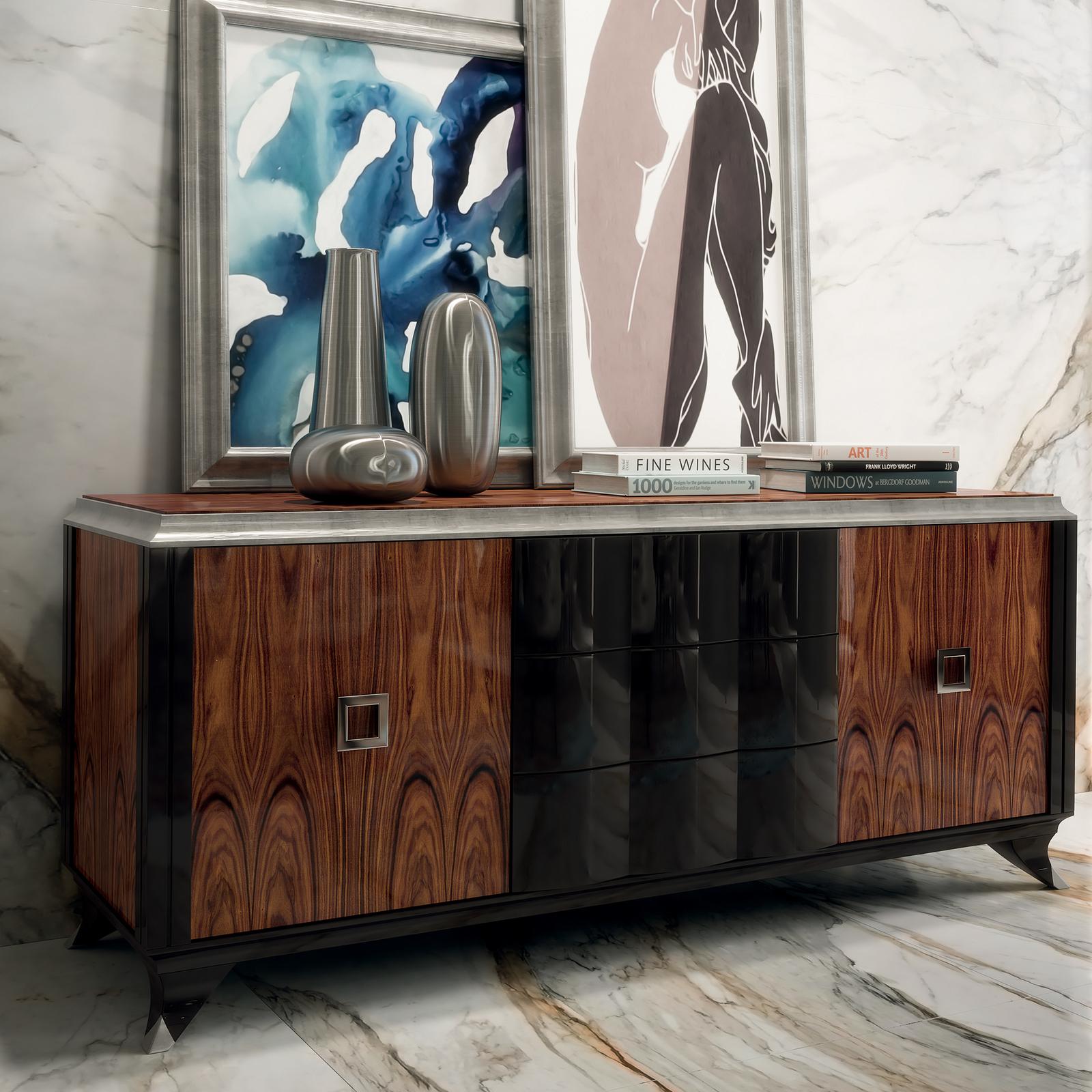 Dotata di 2 ante e 3 cassetti con chiusura push-pull, questa spettacolare credenza combina sapientemente tradizione e modernità. Il design accattivante della nuova collezione Oscar si adatta ad ambienti dal sapore squisitamente contemporaneo e