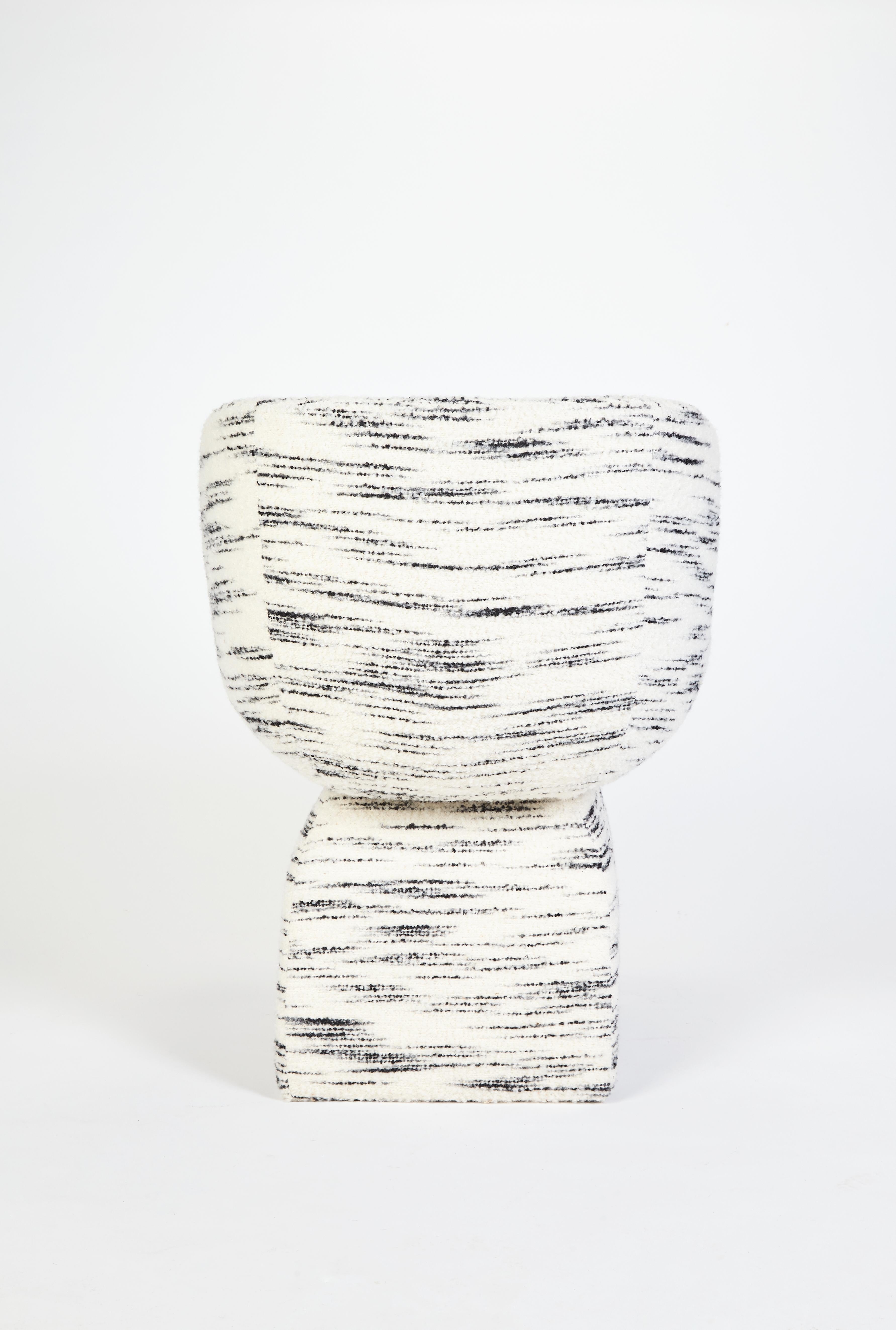Silla de Comedor Pequeña Oscar, en Tejido Bouclé Especial, Hecha a Mano por Duistt Hecho a mano en venta