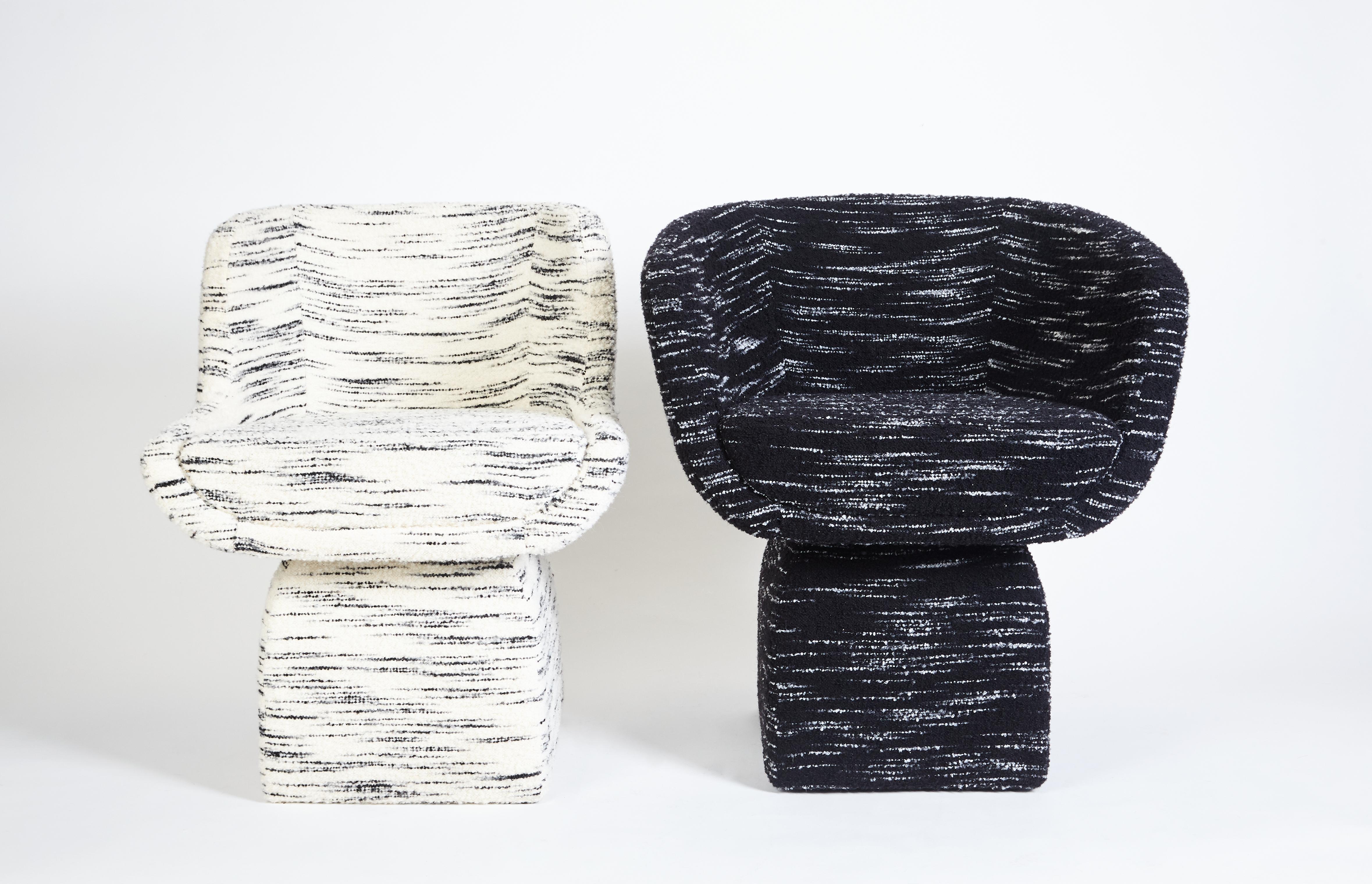 Petite chaise de salle à manger Oscar, en tissu bouclé spécial, fabriquée à la main par Duistt Neuf - En vente à Leça da Palmeira, PT