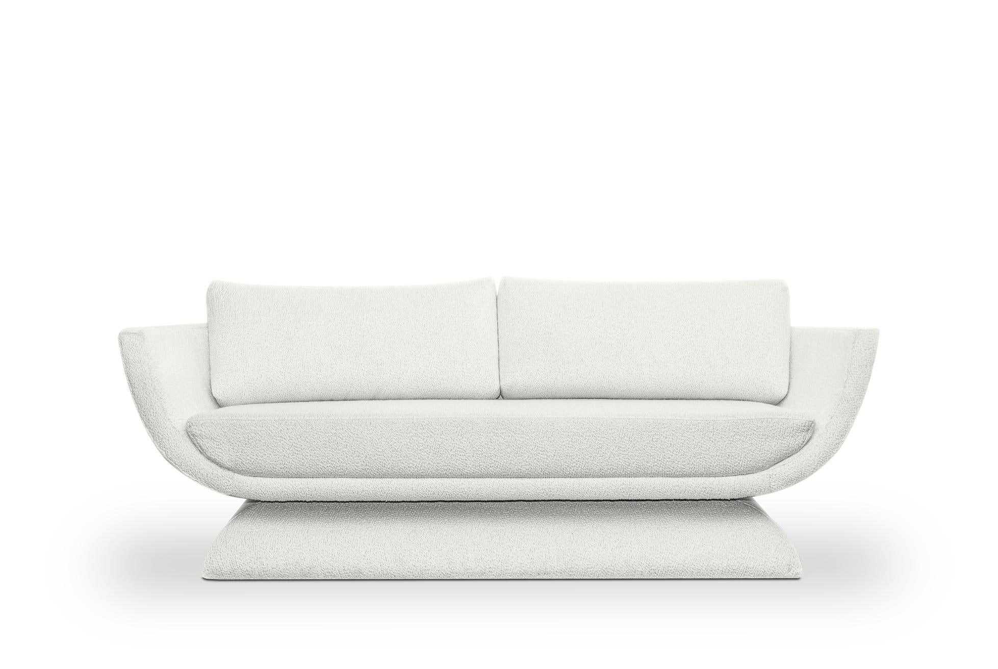 Canapé Oscar, fabriqué à la main au Portugal par Duistt

Inspiré par la poésie des lignes courbes de l'architecture d'Oscar Niemeyer, le canapé OSCAR séduit par ses courbes sensuelles et fluides. Comme l'a dit un jour Niemeyer, 