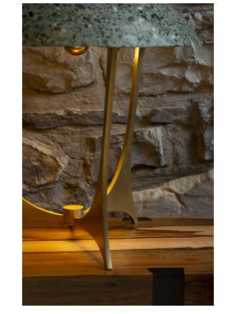 Lampe à poser Oscar par Plumbum 
Collection S par Giorgos Kontaxakis
Dimensions : Diamètre 15.75