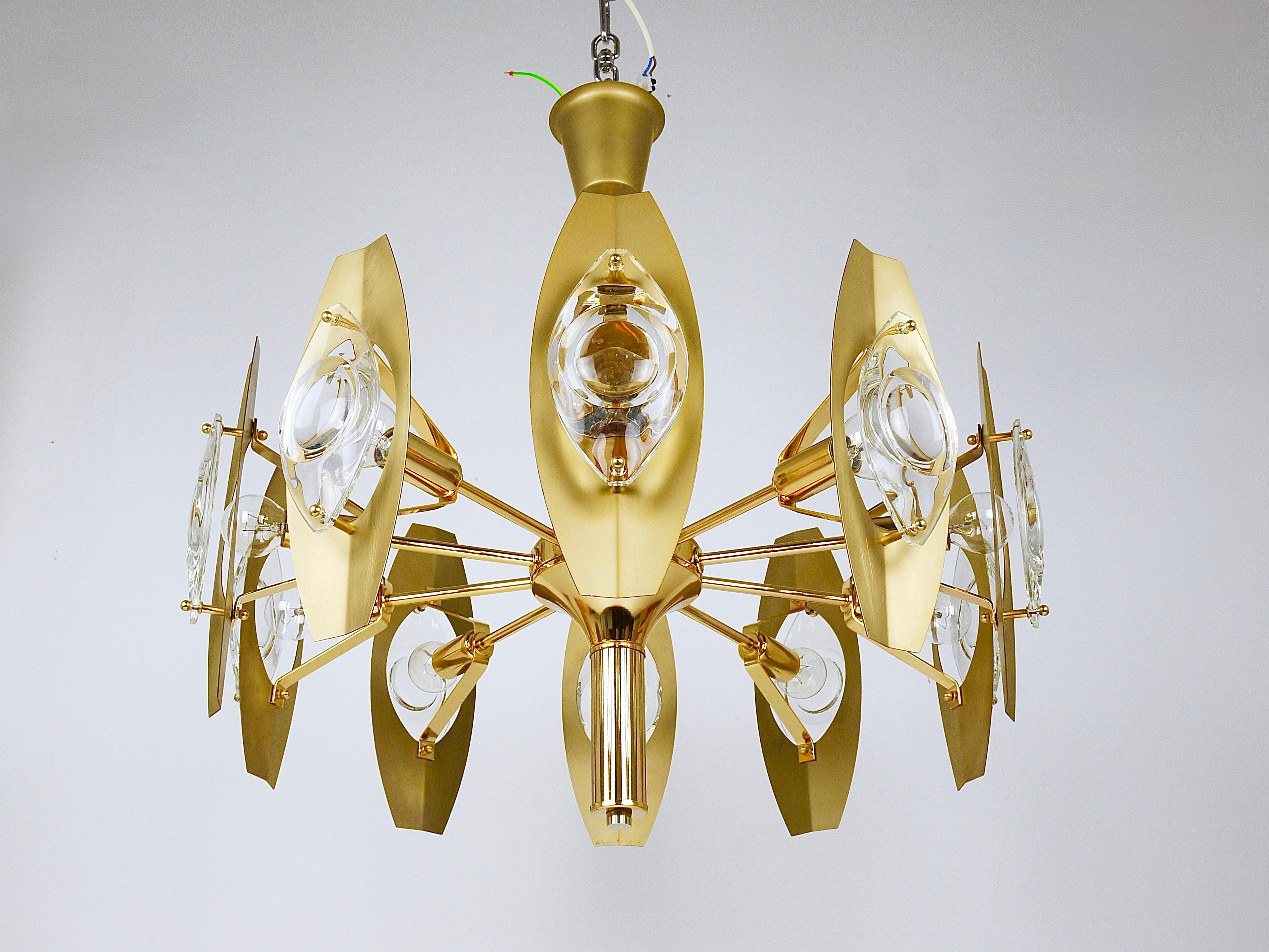 Oscar Torlasco 25“ Brass Chandelier with Optical Prism Lenses, Italy, 1970s For Sale 8