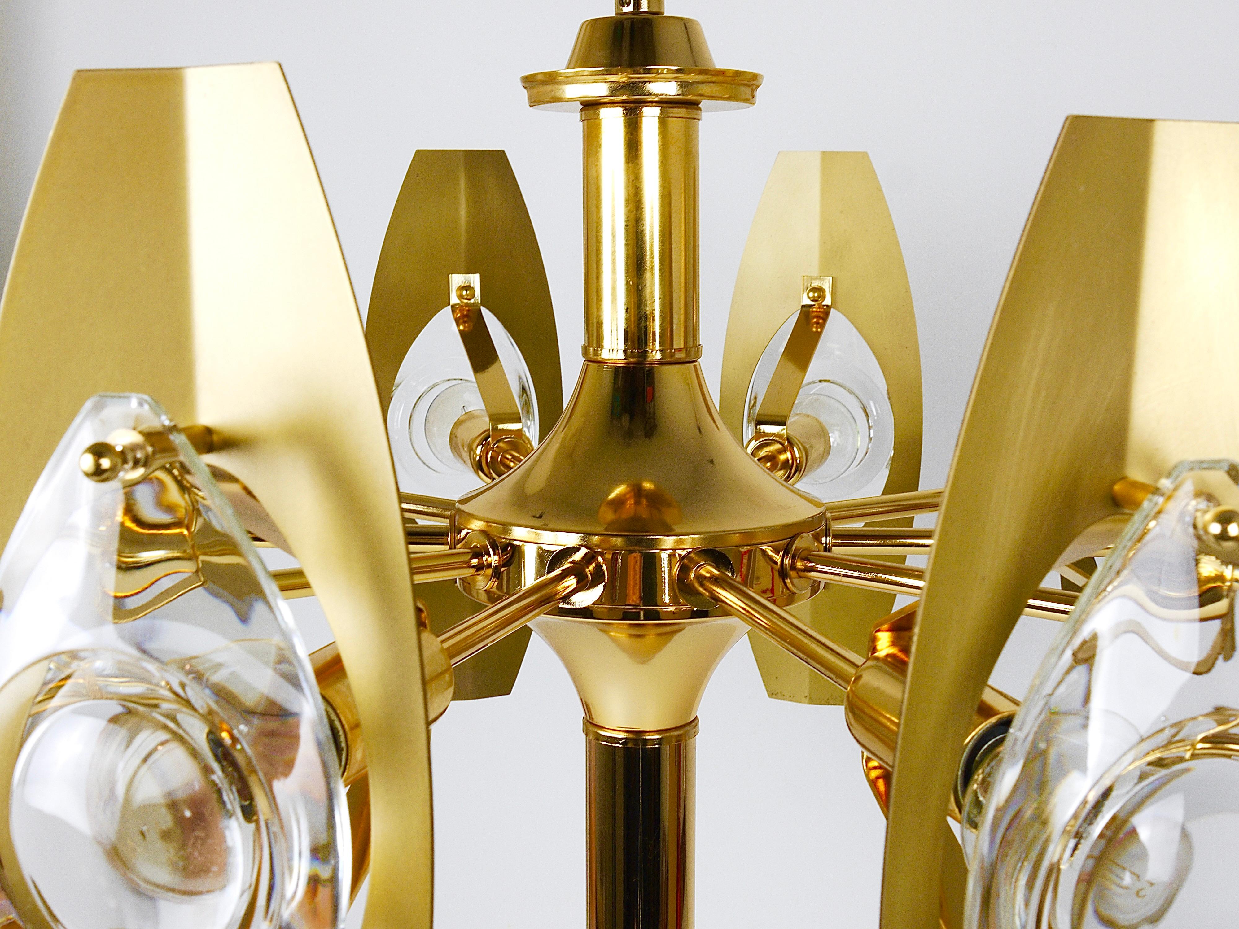 Oscar Torlasco 25“ Brass Chandelier with Optical Prism Lenses, Italy, 1970s For Sale 10