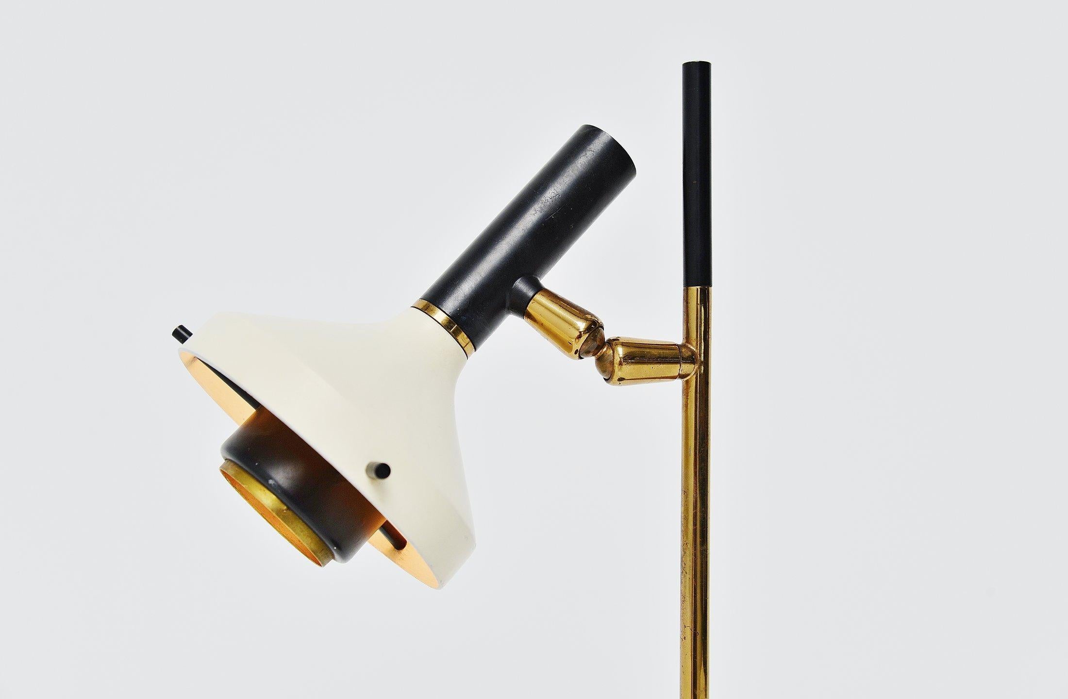 Very nice small table lamp model 533 designed by Oscar Torlasco and manufactured by Lumi, Italy, 1950. This lamp has a lens shade that you can aim in every direction. Fully adjustable table lamp with black weighed base and brass arm. The shade is in