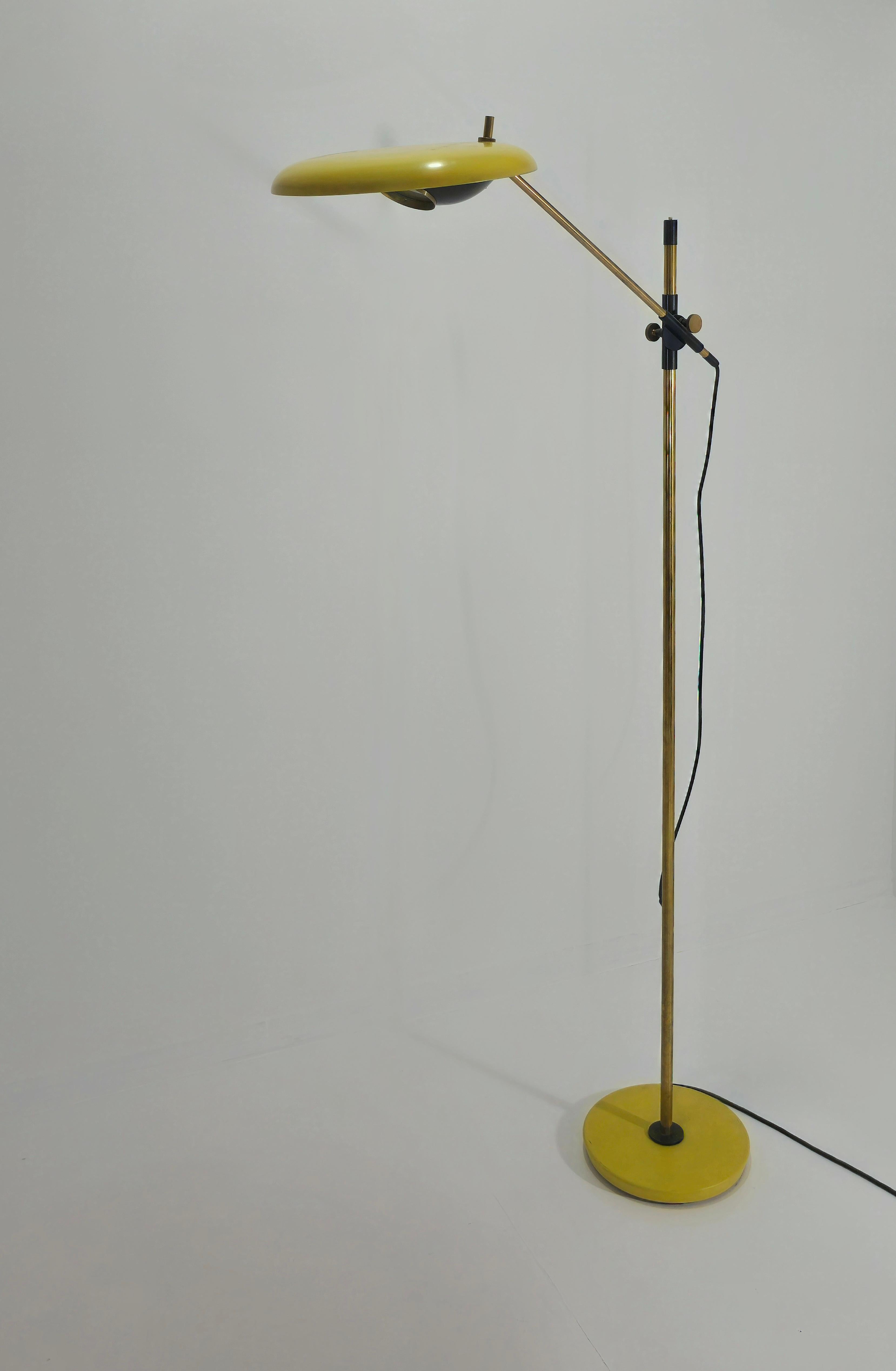 Lampada da terra regolabile Oscar Torlasco  Design/One in ottone Italia 1950 Mid-Century in vendita 2