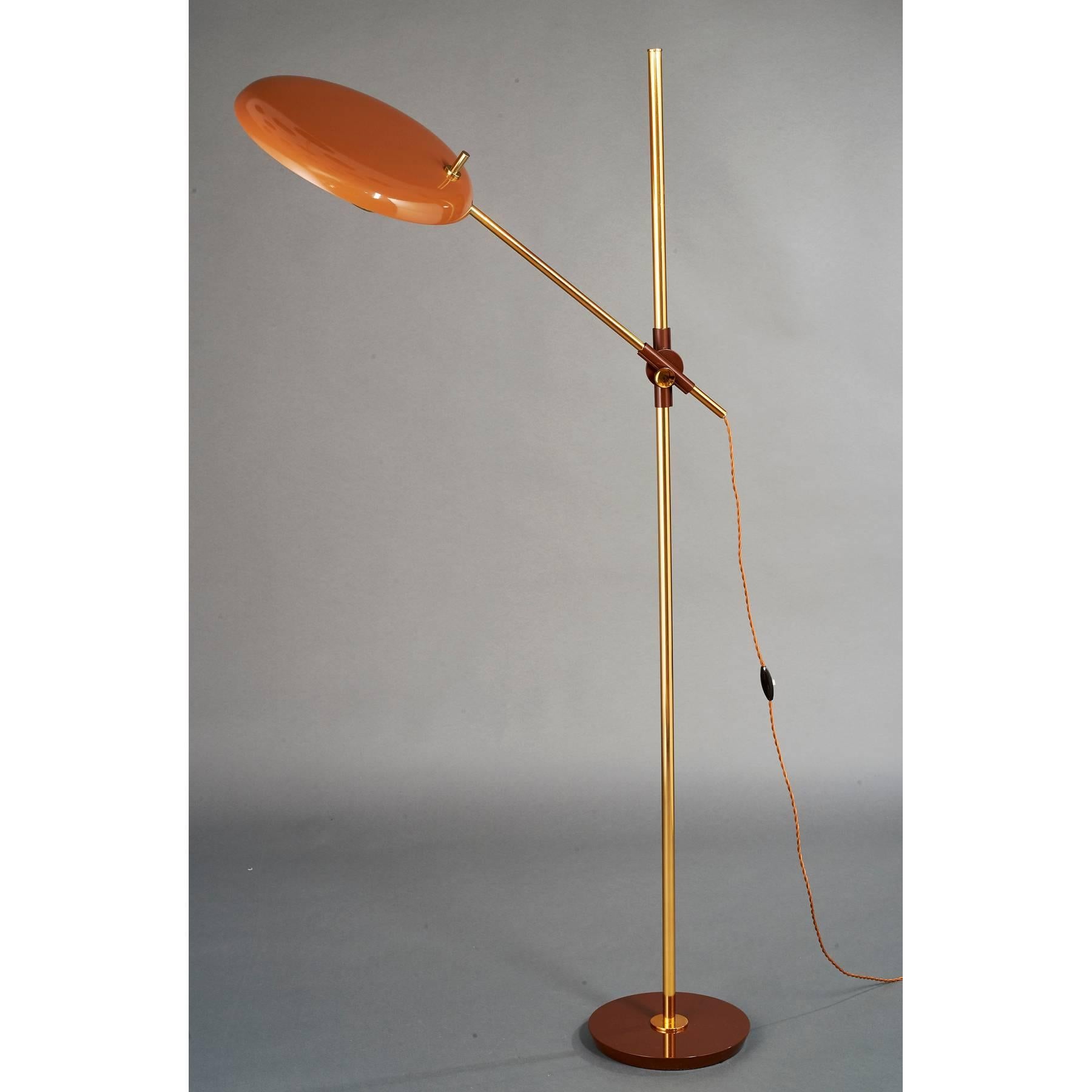 Adjustable brass floor lamp by Oscar Torlasco for Lumi, with enameled metal shade and base and magnifying glass lens.
Italy, 1950s
Makes for a wonderful reading light.
Rewired for use in the USA with one standard base bulb
Dimensions: 61 H x 33