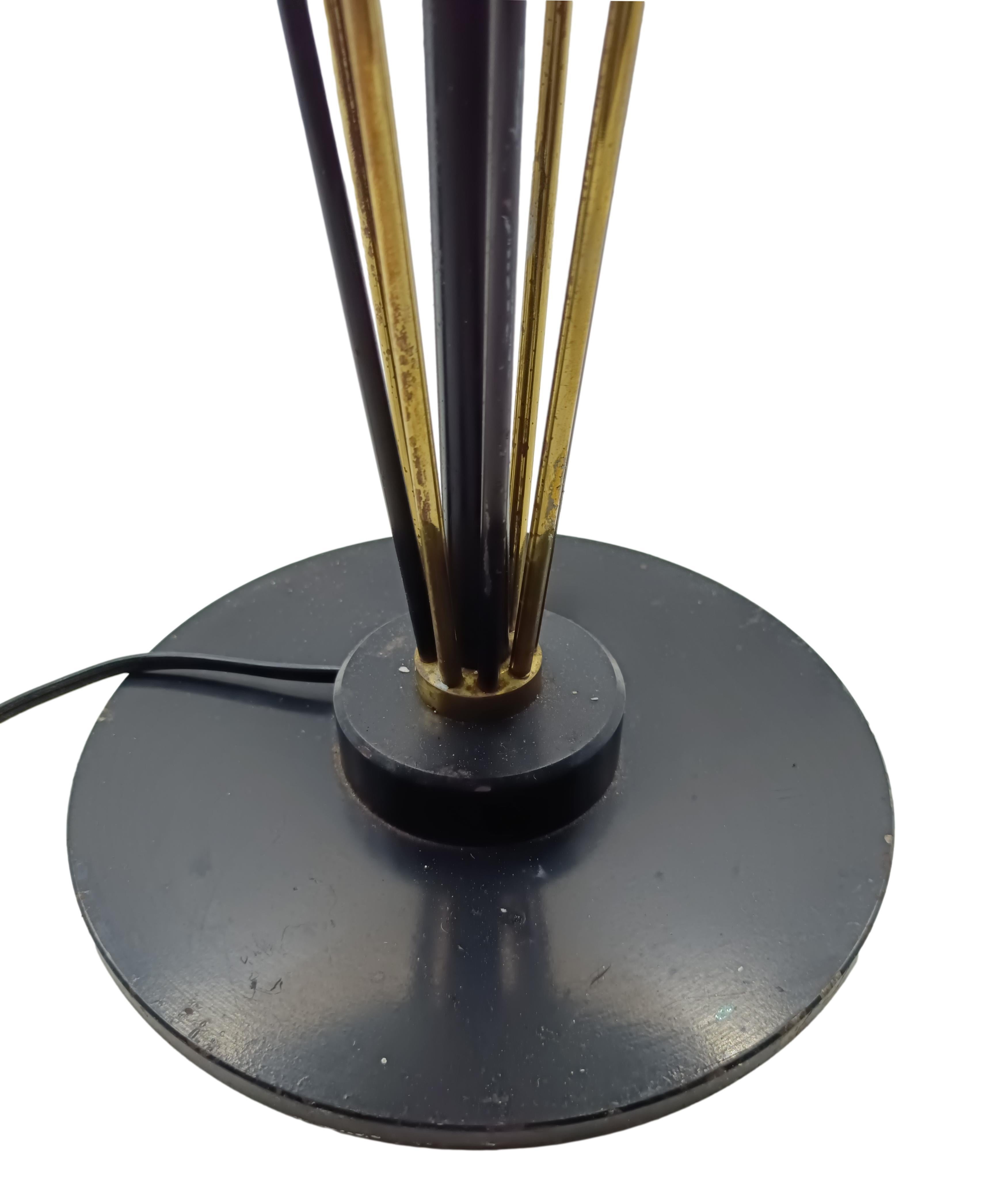 Oscar Torlasco Attrib. Brass and Painted Metal Table Lamp, Italy 1960s In Good Condition For Sale In Naples, IT