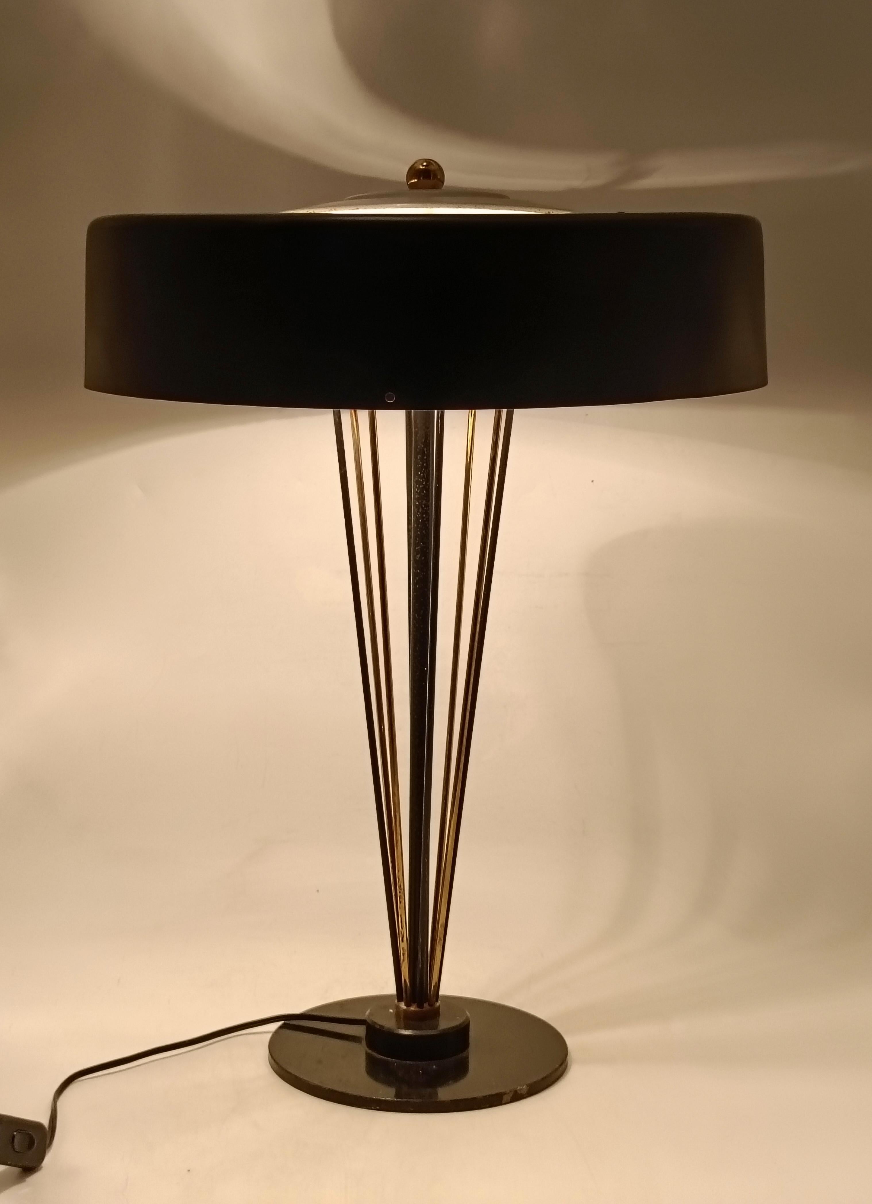 Oscar Torlasco Attrib. Brass and Painted Metal Table Lamp, Italy 1960s For Sale 1