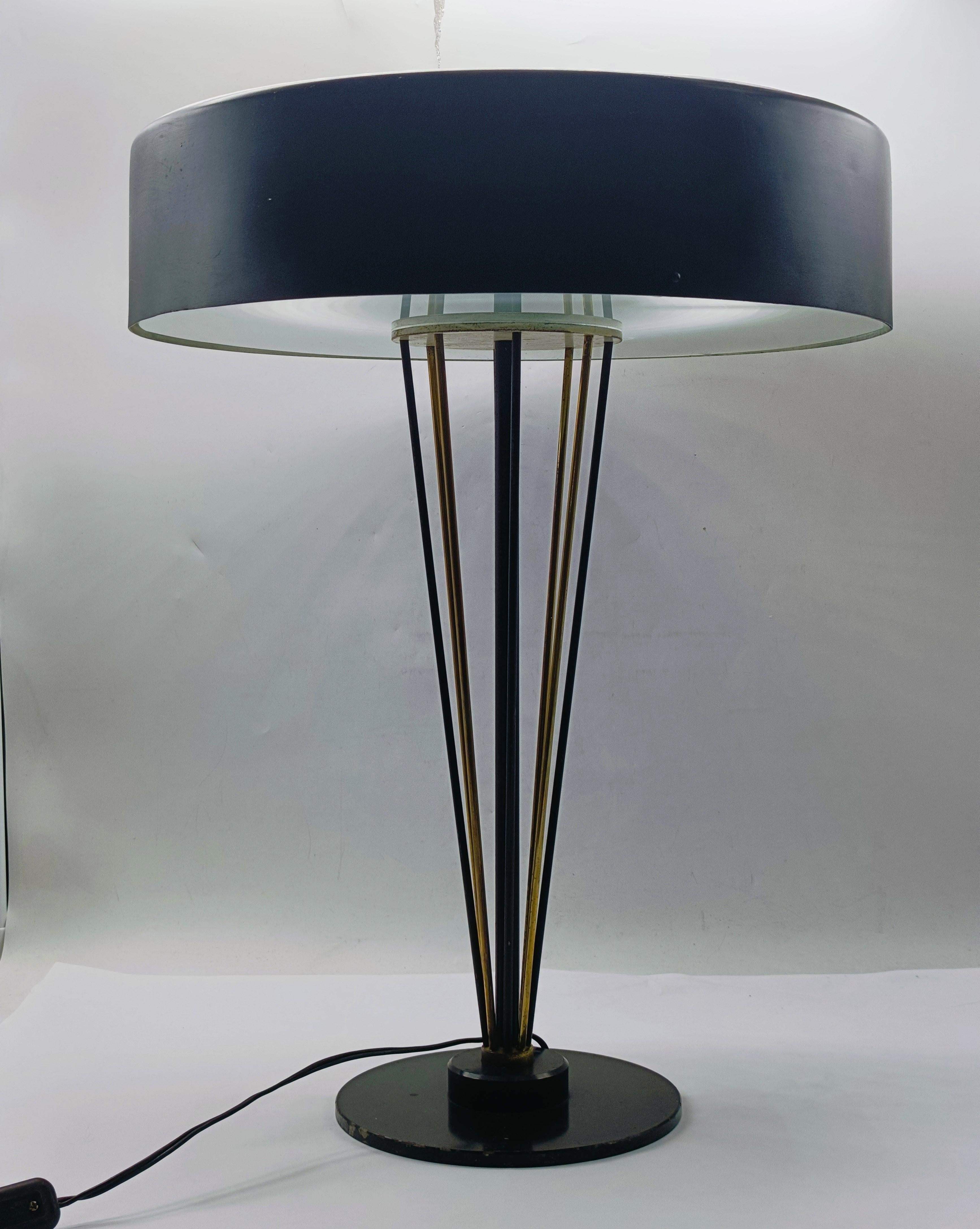 Oscar Torlasco Attrib. Brass and Painted Metal Table Lamp, Italy 1960s For Sale 3
