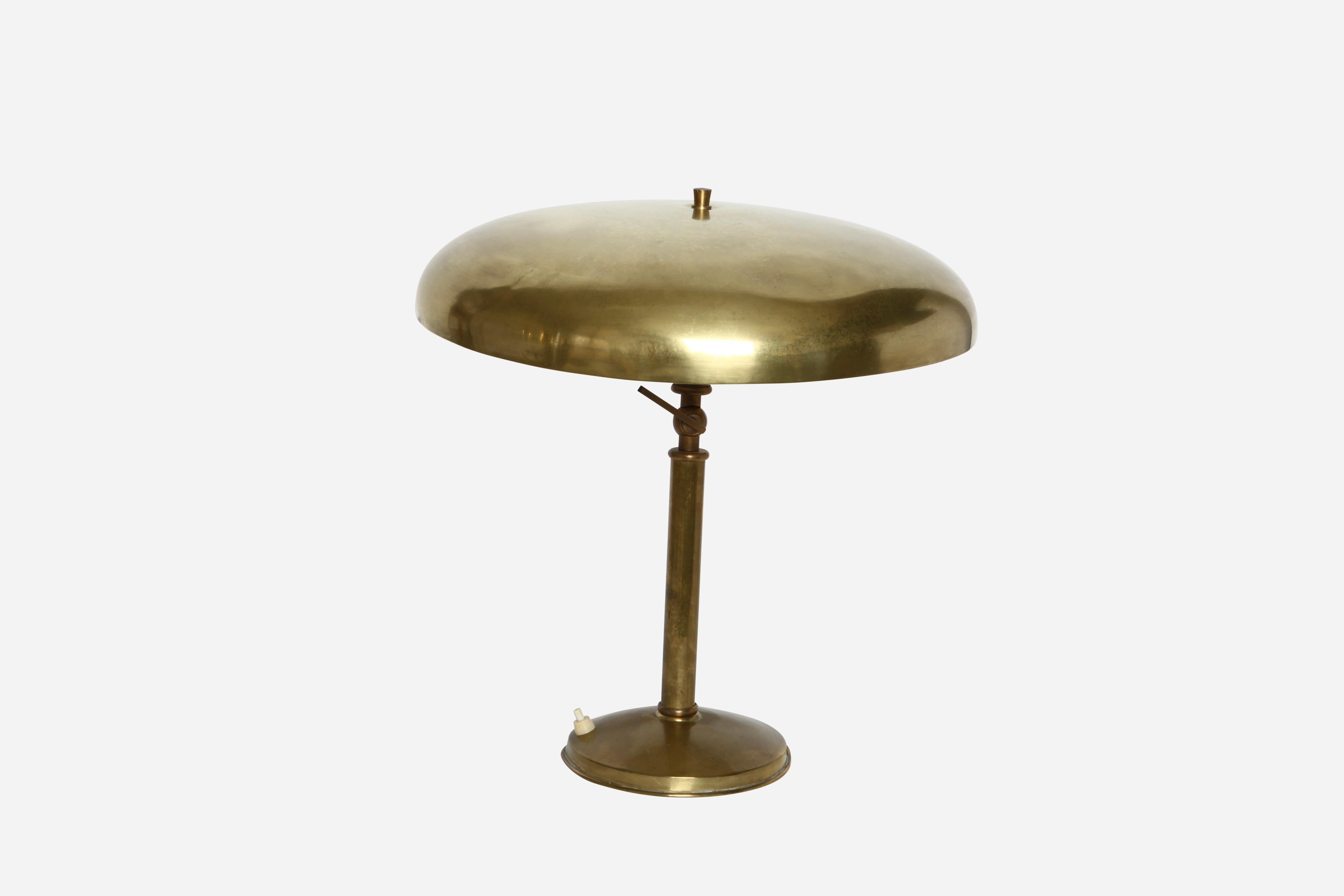 Milieu du XXe siècle Lampe de table en laiton attribuée à Oscar Torlasco, Italie, années 1960 en vente
