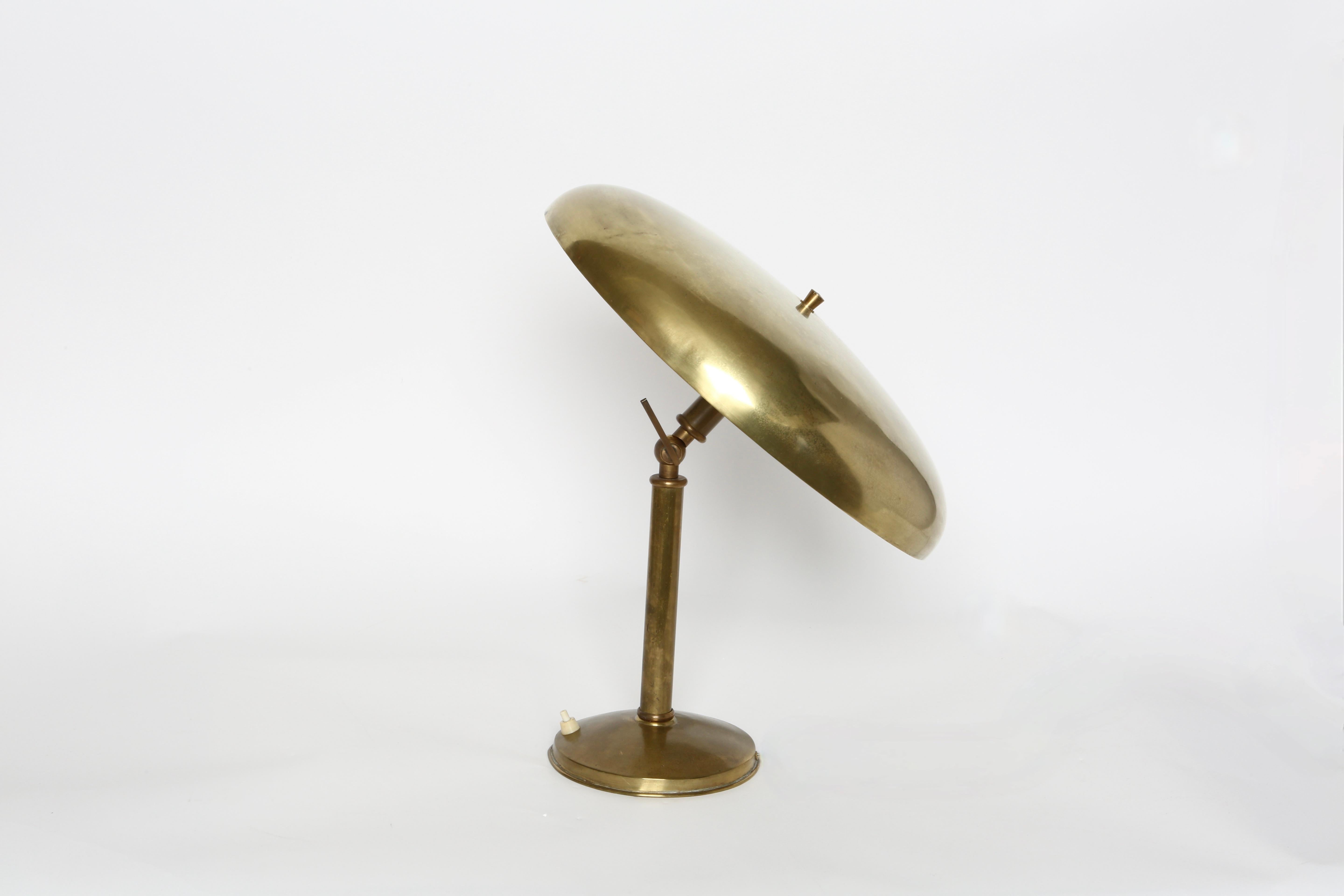 Laiton Lampe de bureau attribuée à Oscar Torlasco, Italie, années 1960 en vente