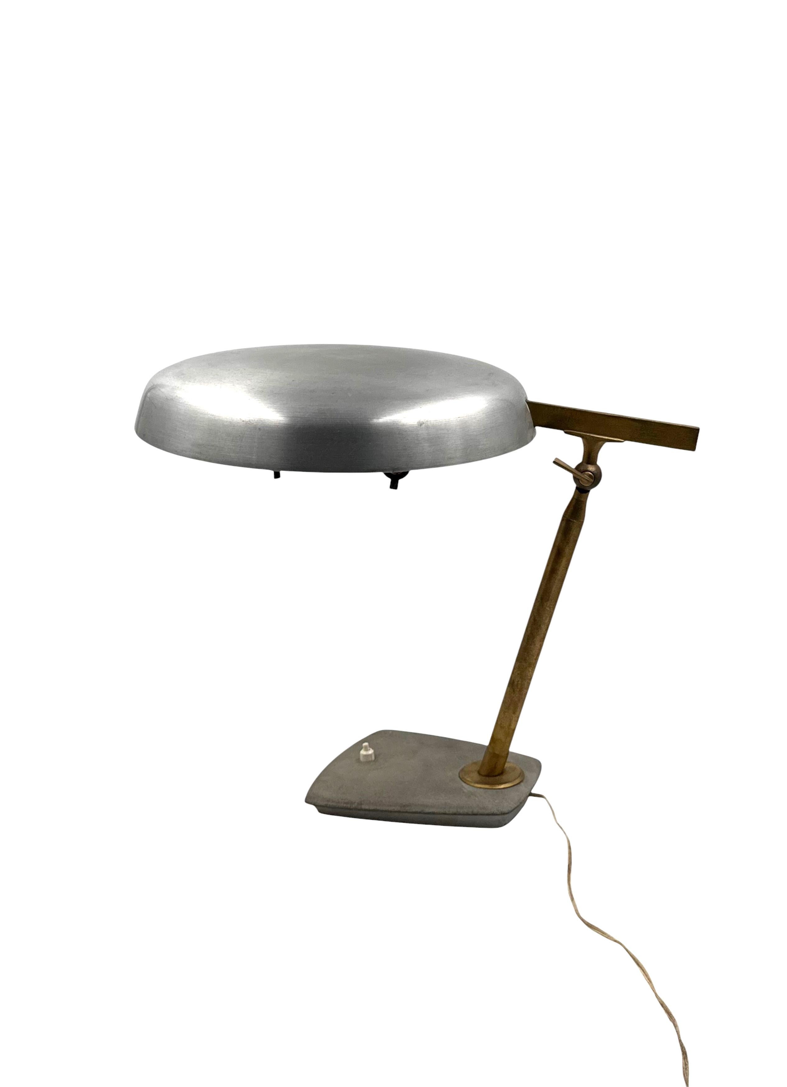 Oscar Torlasco, brass desk / table lamp, Prod. Lumi, circa 1960s (Moderne der Mitte des Jahrhunderts) im Angebot