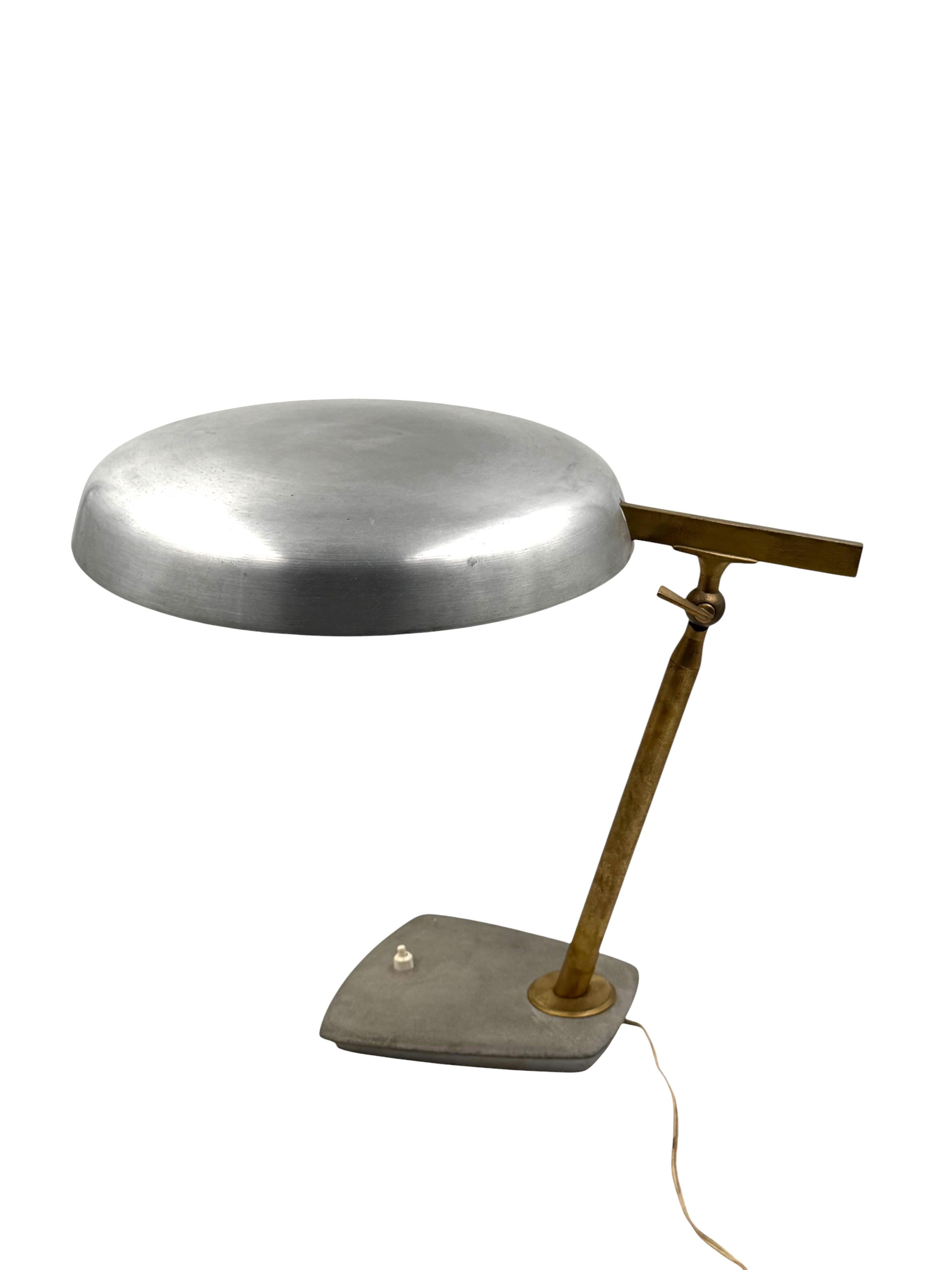 Oscar Torlasco, brass desk / table lamp, Prod. Lumi, circa 1960s (Italian) im Angebot