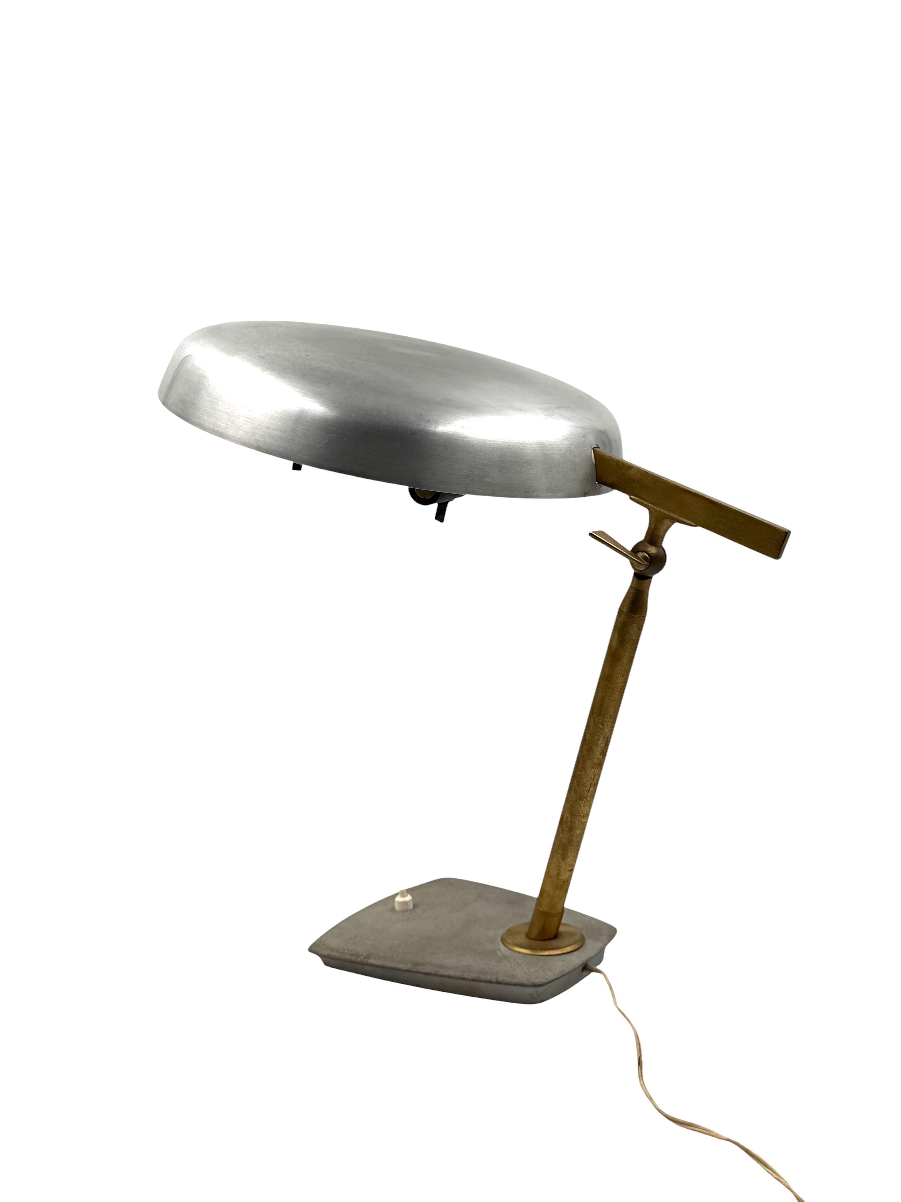 Oscar Torlasco, brass desk / table lamp, Prod. Lumi, circa 1960s im Zustand „Gut“ im Angebot in Firenze, IT