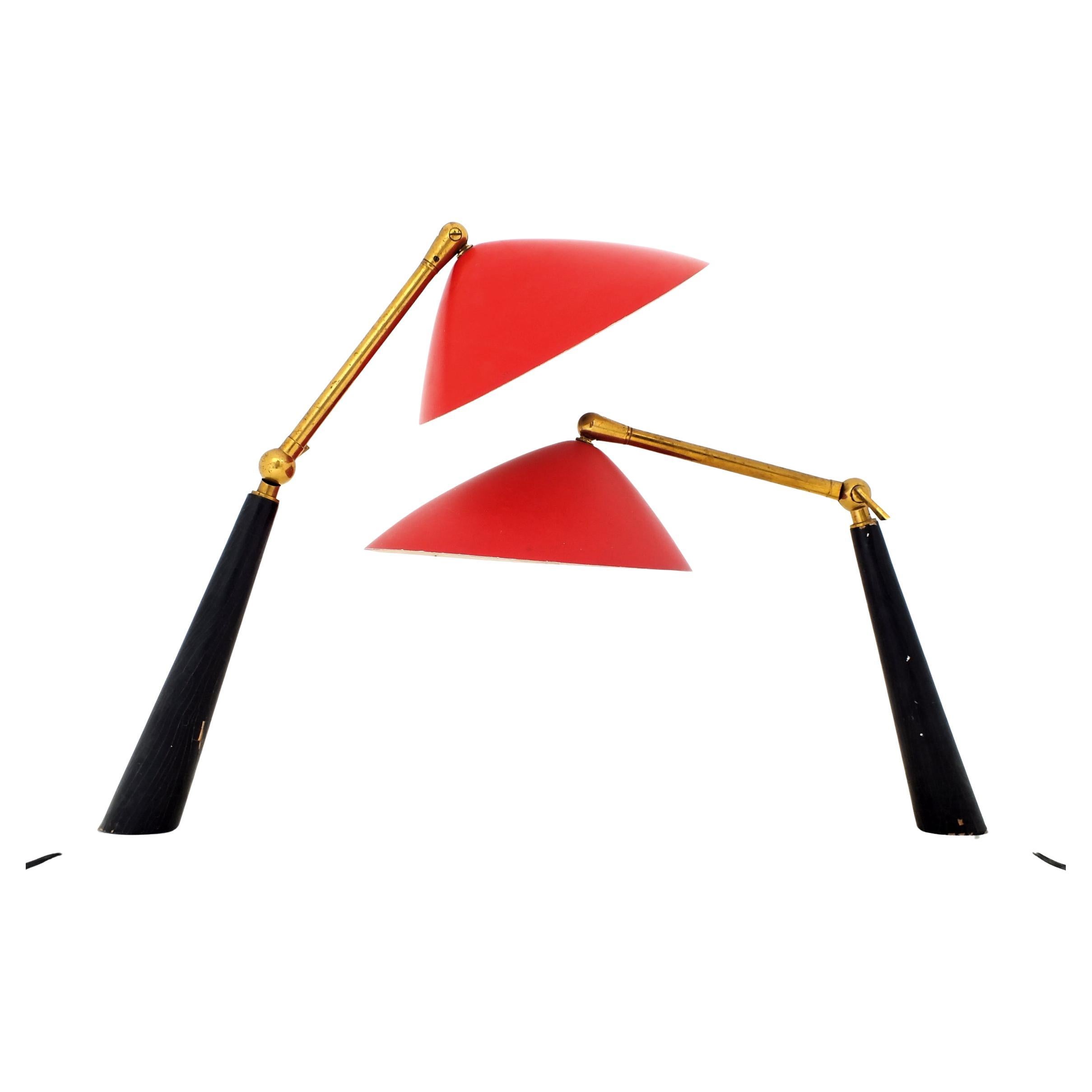 Oscar Torlasco Design/One pour Stilux Italie dans les années 55 Une de deux lampes de bureau de table