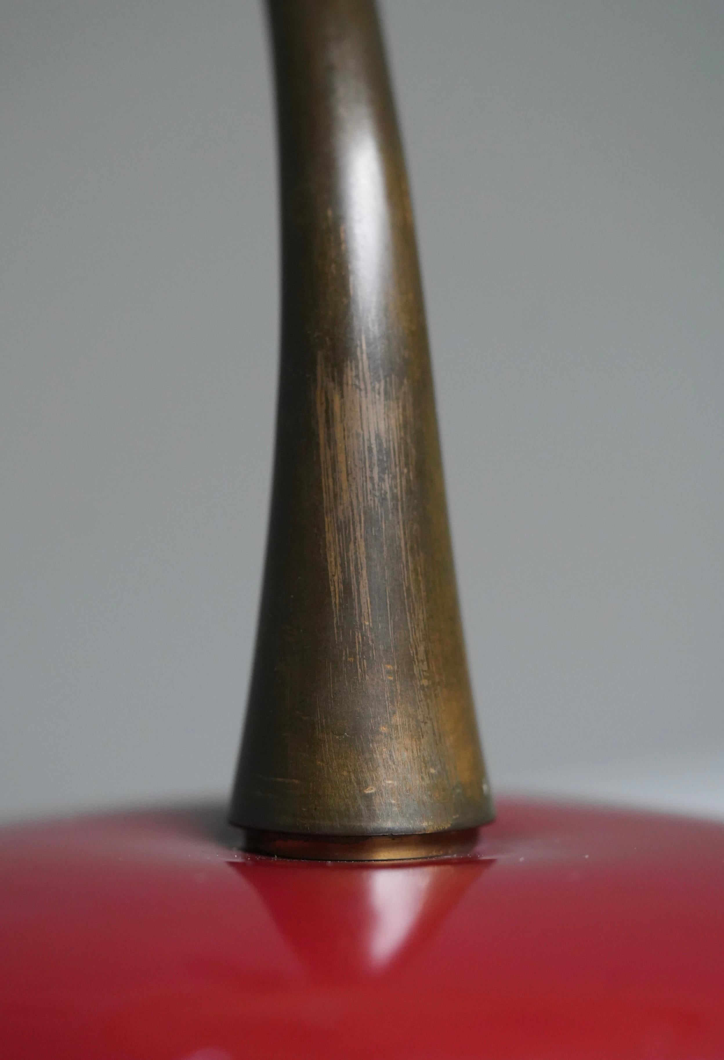 Oscar Torlasco Schreibtischlampe aus bordeauxrotem Metall und Messing für Lumi, Italien, 1950er Jahre im Angebot 3
