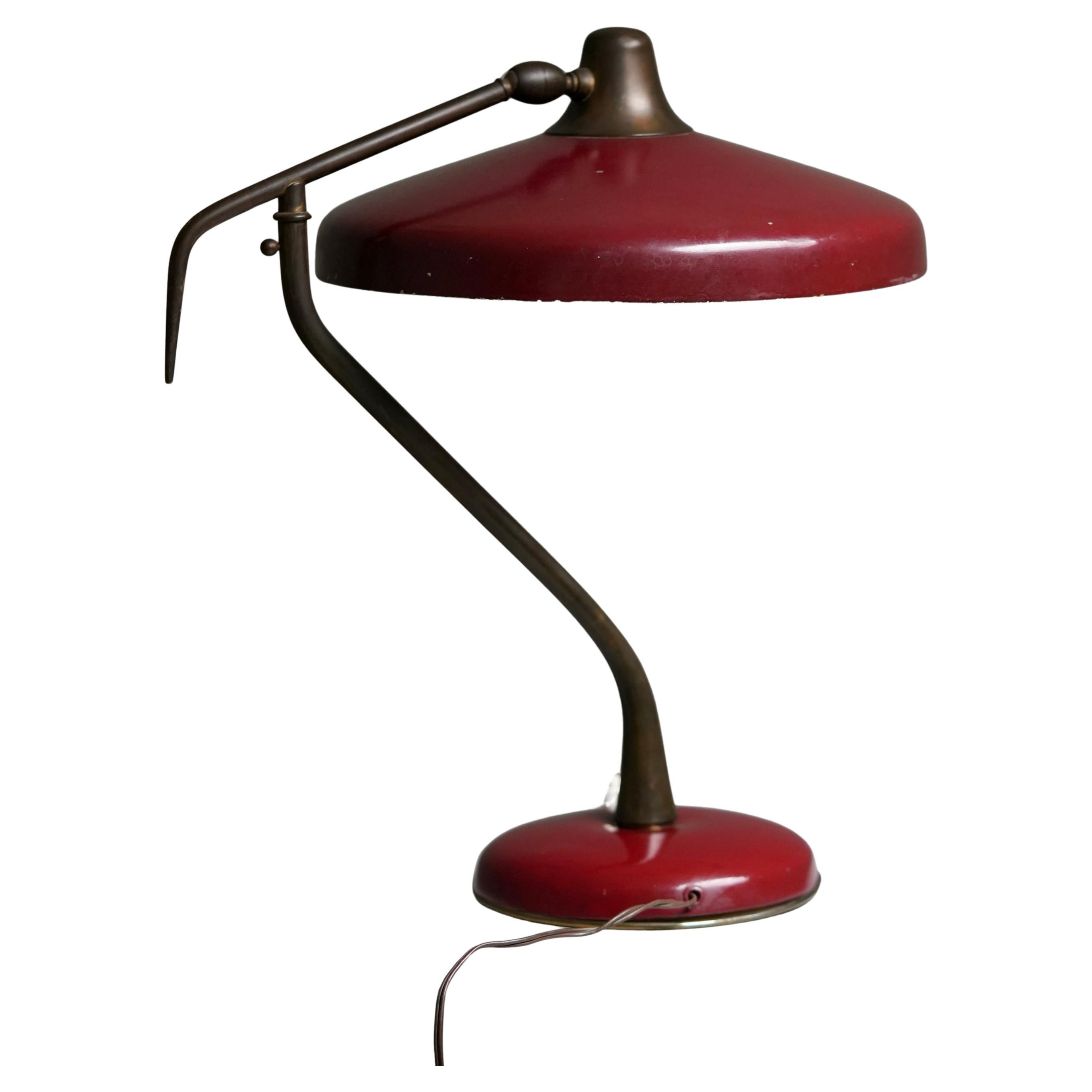 Lampada da scrivania Oscar Torlasco in metallo rosso Bordeaux e ottone per Lumi, Italia, anni '50