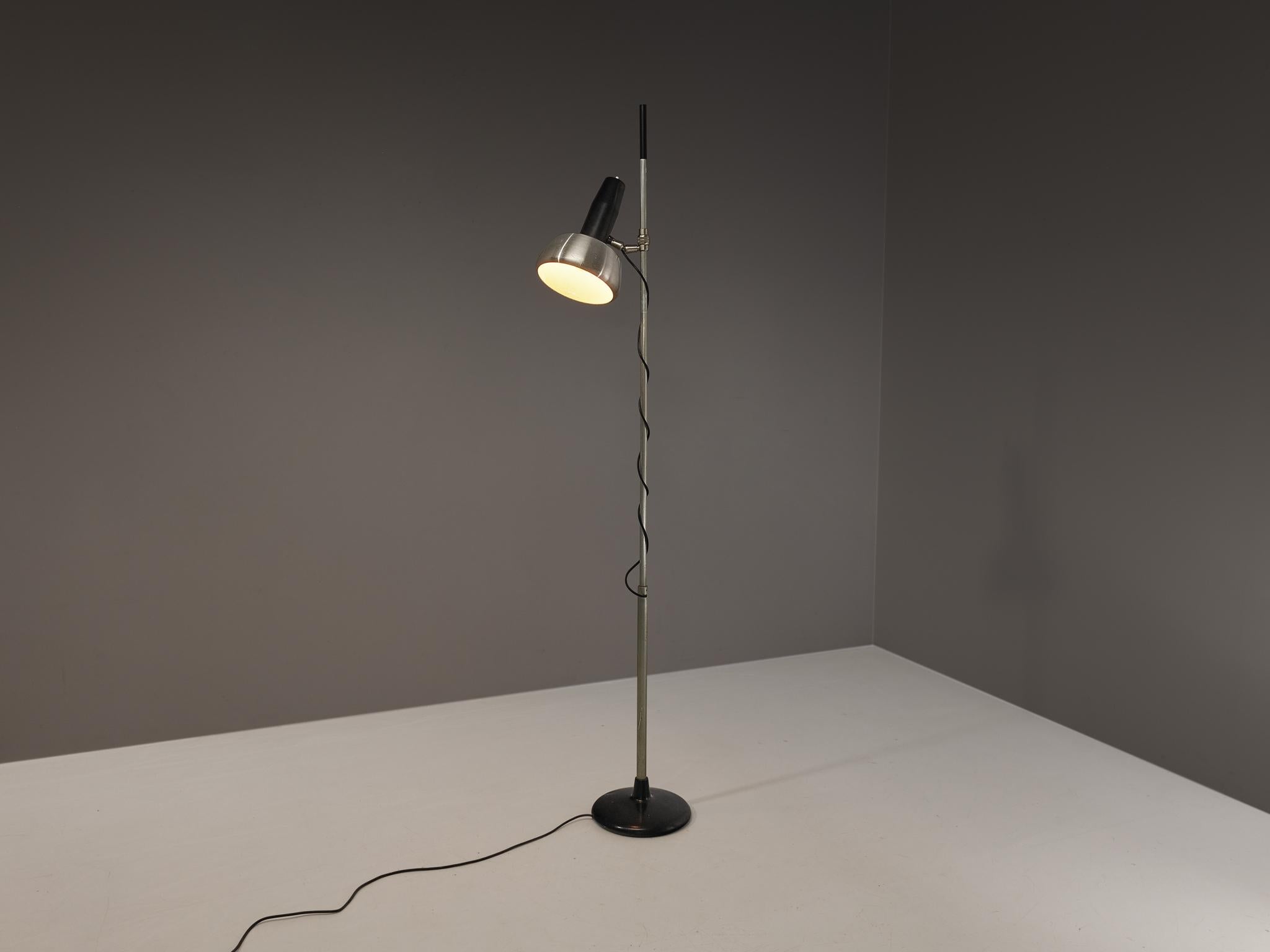 Oscar Torlasco for Lumi, floor lamp model '721', chrome, aluminum, Italy, 1950s

Lumi was one of the most innovative lighting design companies in Italy during the midcentury period. This floor lamp is characterized by its clear and simple aesthetic