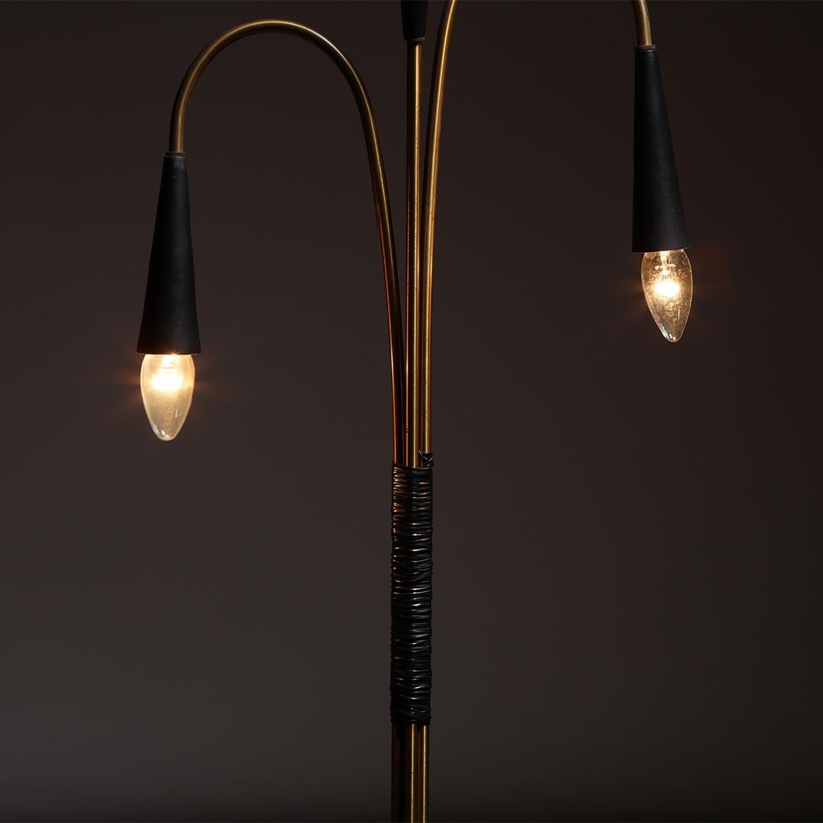 Oscar Torlasco für Lumi Stehleuchte aus Messing, 1960er Jahre im Zustand „Gut“ im Angebot in Prague, New Town