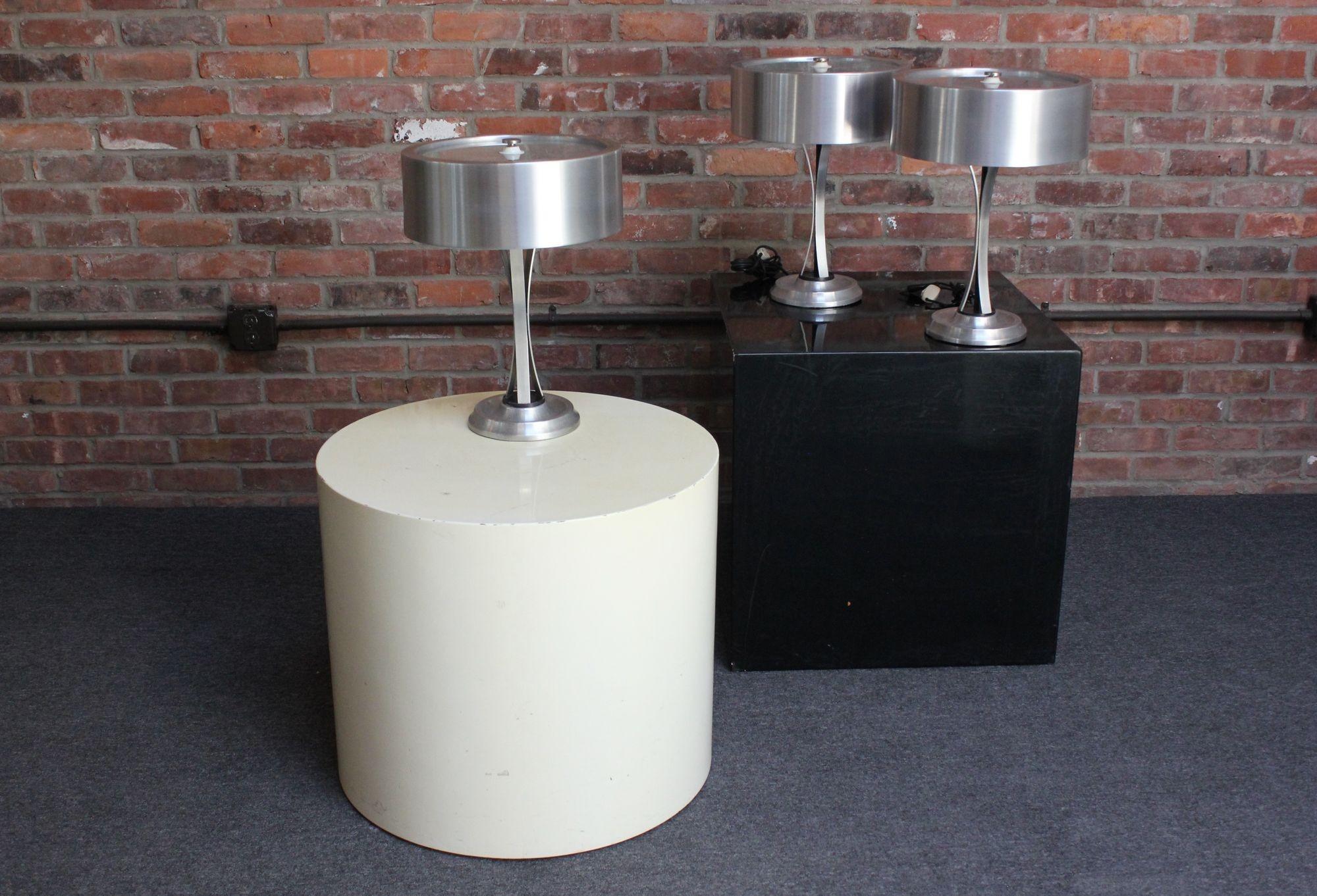 Oscar Torlasco für Lumi Italian Modern Verstellbare Tischleuchte aus Aluminium und Glas im Zustand „Gut“ im Angebot in Brooklyn, NY