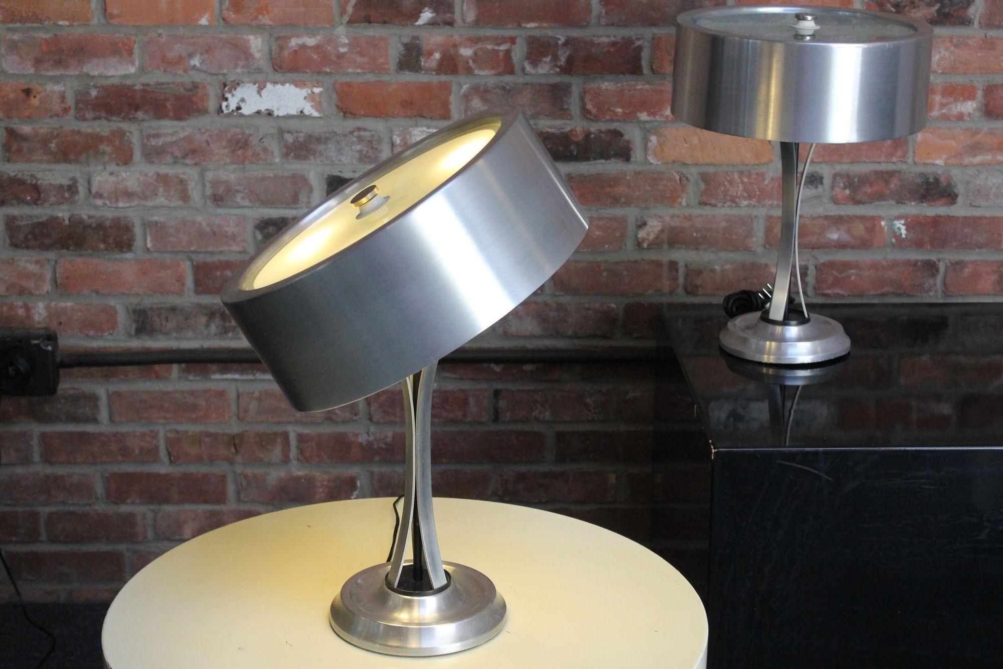 Oscar Torlasco für Lumi Italian Modern Verstellbare Tischleuchte aus Aluminium und Glas im Angebot 9