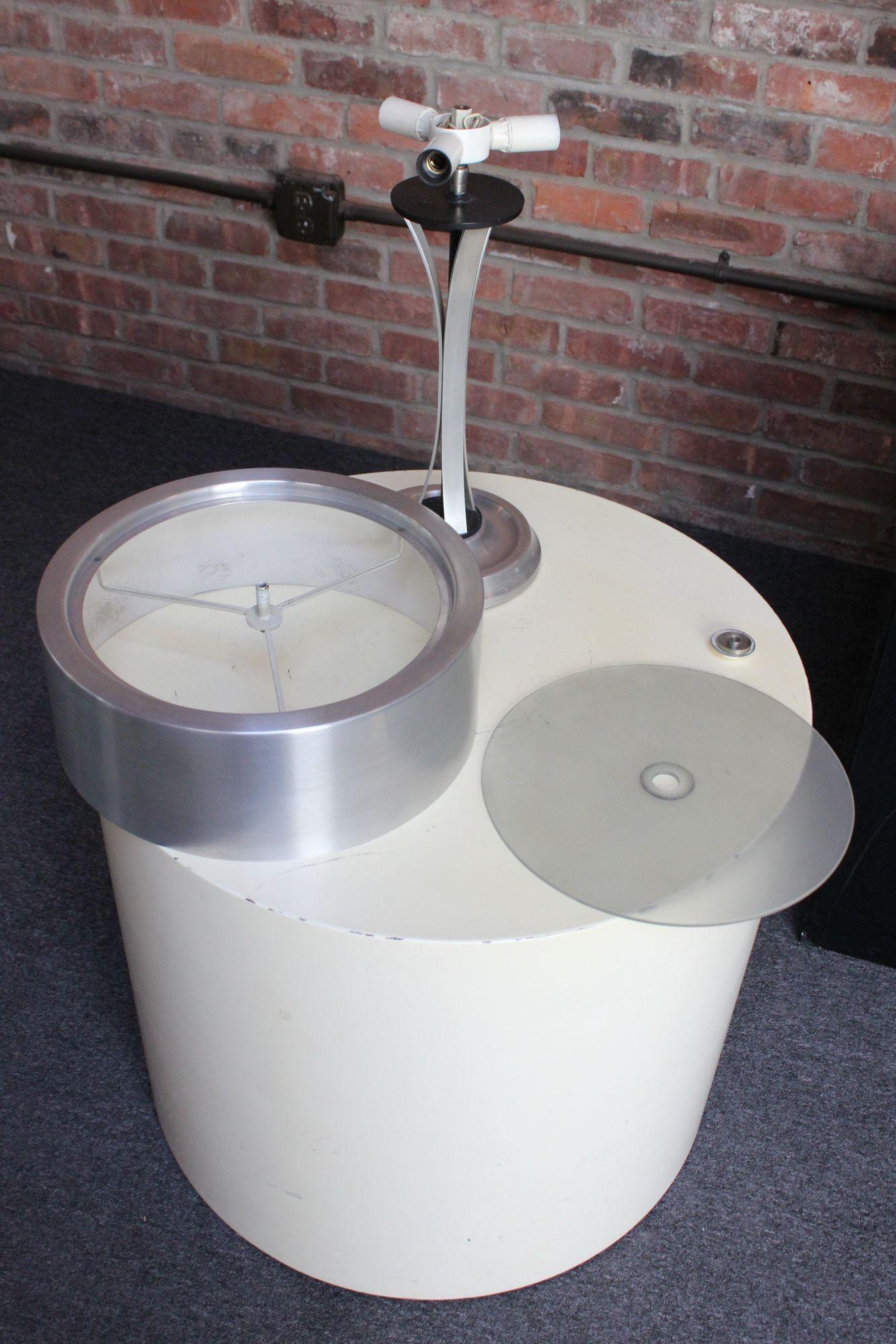 Oscar Torlasco für Lumi Italian Modern Verstellbare Tischleuchte aus Aluminium und Glas (Italienisch) im Angebot