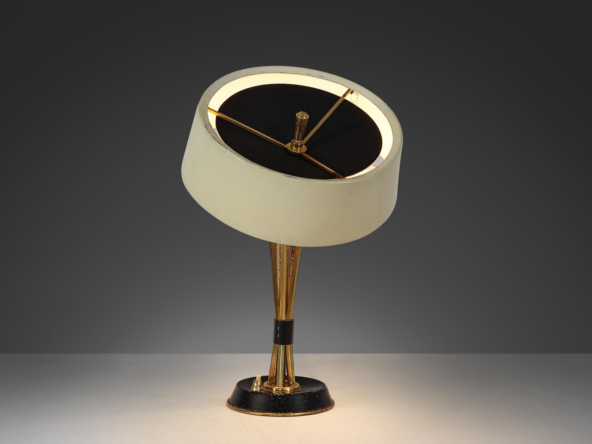 Oscar Torlasco for Lumi Milano, table light in brass and metal, Italy, 1960s.

Very elegant 1960s Italian table lamp designed by Oscar Torlasco for Lumi Milano. The stem is made of patinated brass and holds a smart adjustable round white coated