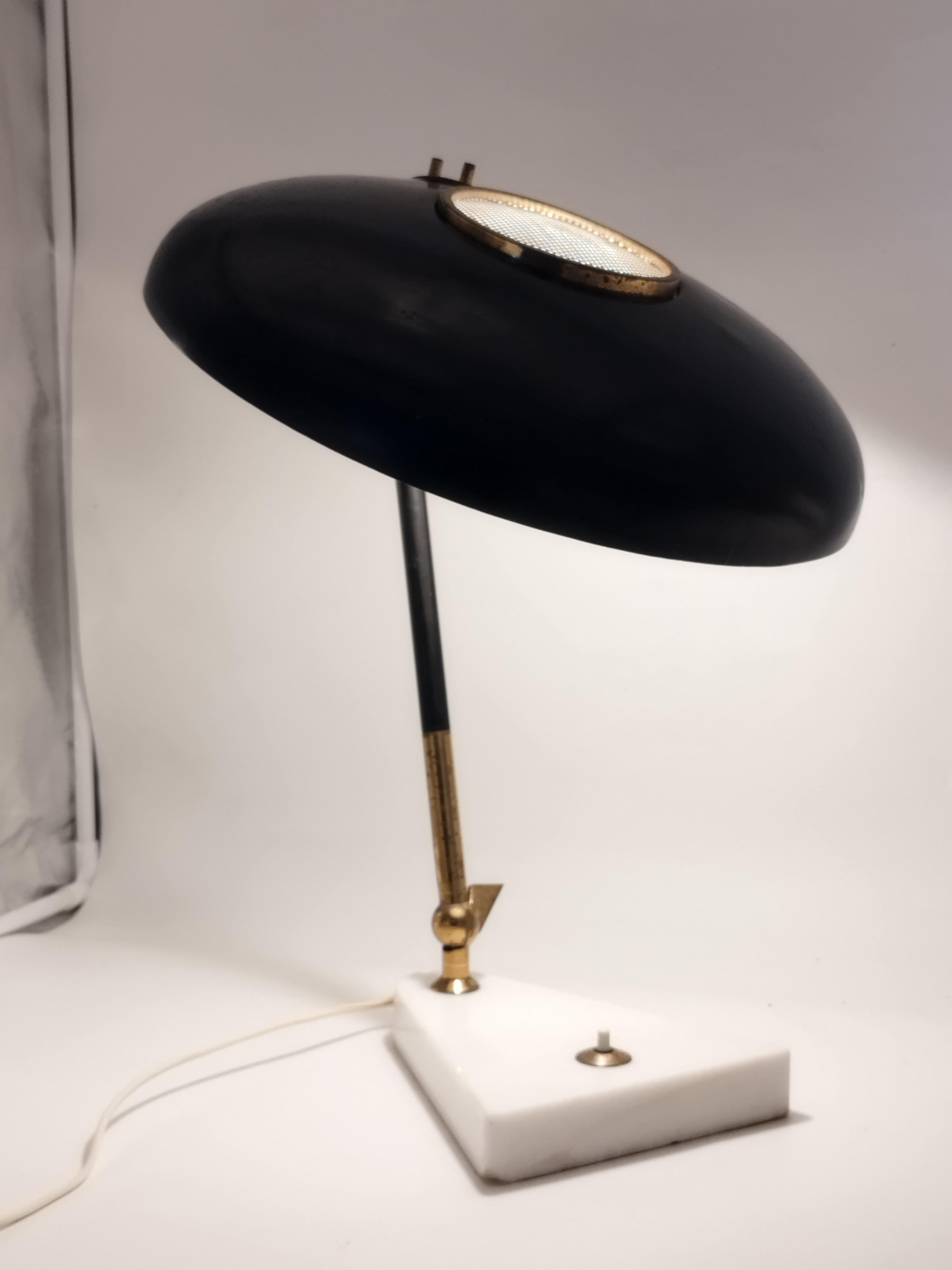 Italiano Lampada da tavolo Oscar Torlasco per Lumi, Italia, anni '50