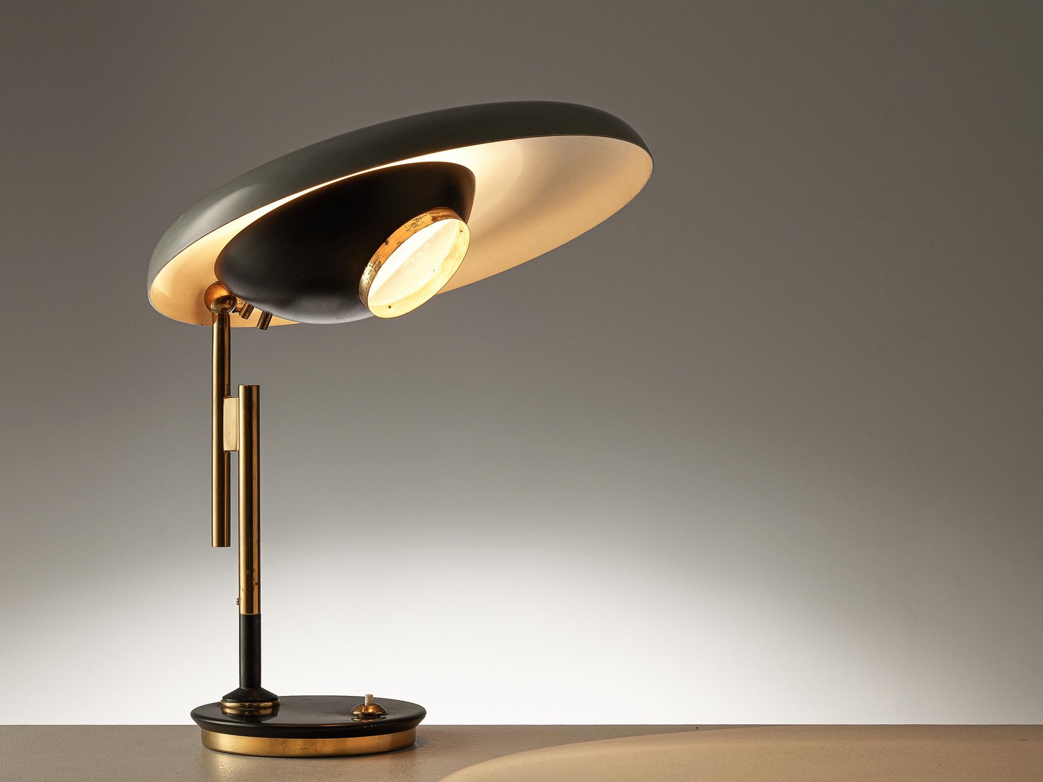 Oscar Torlasco for Lumi, table lamp model '555', metal, brass, Italy, 1950s

Refined desk light by Italian designer Oscar Torlasco. The light consists of a round base in black coated metal with a bottom in brass. The stem consists of two staggered