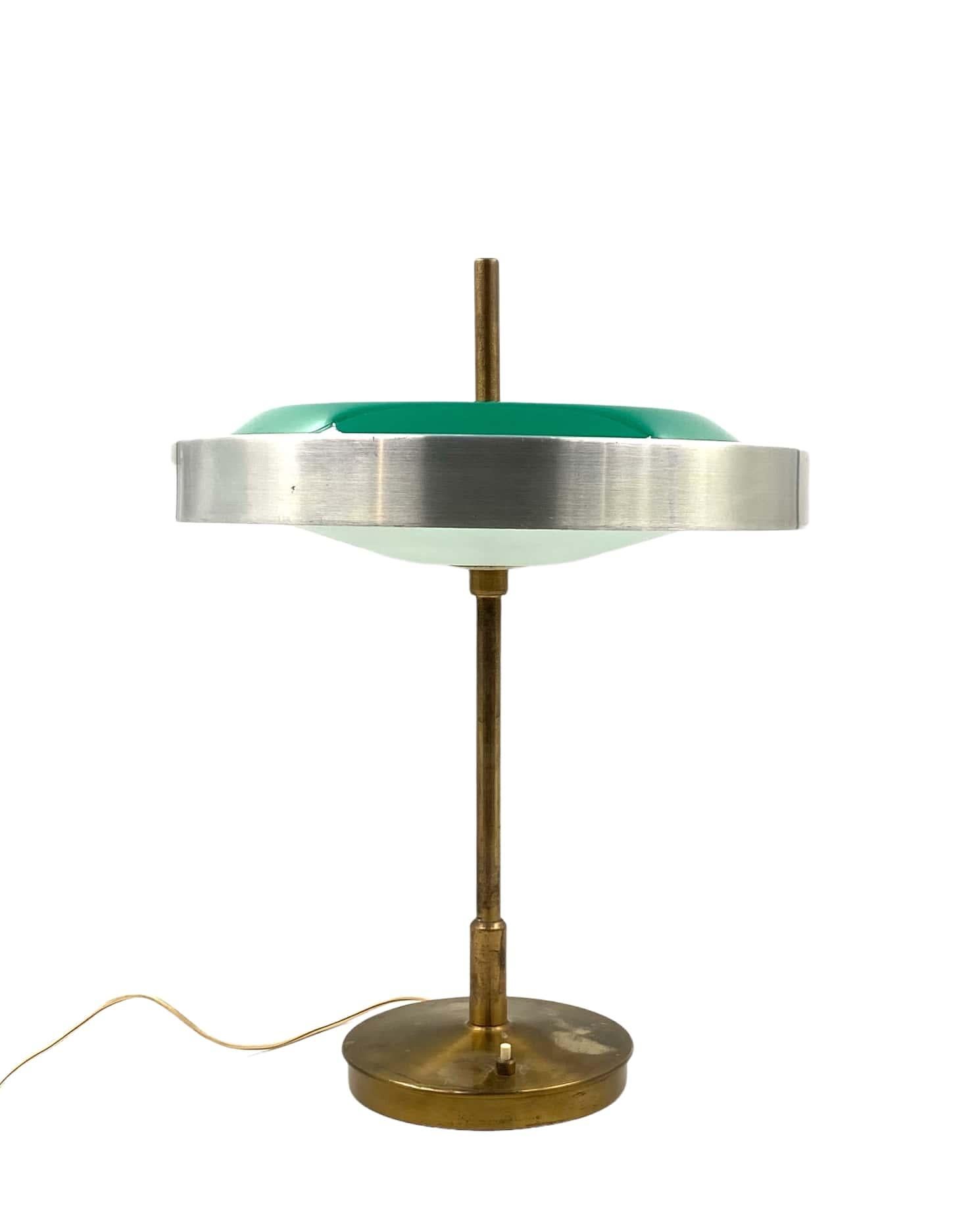 Oscar Torlasco, Importante lámpara de sobremesa de latón y cristal, Prod. Lumi, 1960 Ca en venta 12