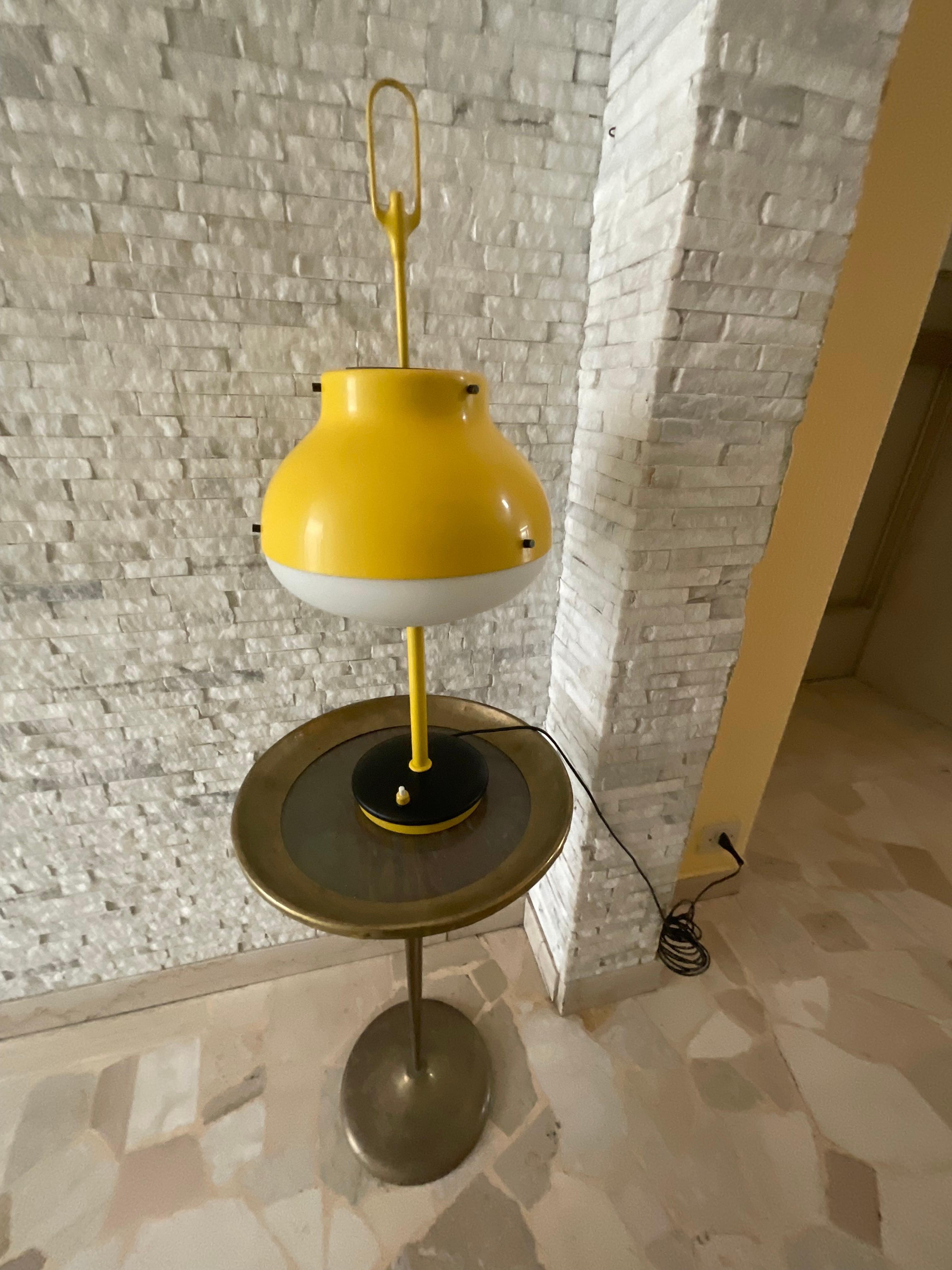 Mid-Century Modern OSCAR TORLASCO - lampada da tavolo metallo e vetro - ITALIA 1950. For Sale